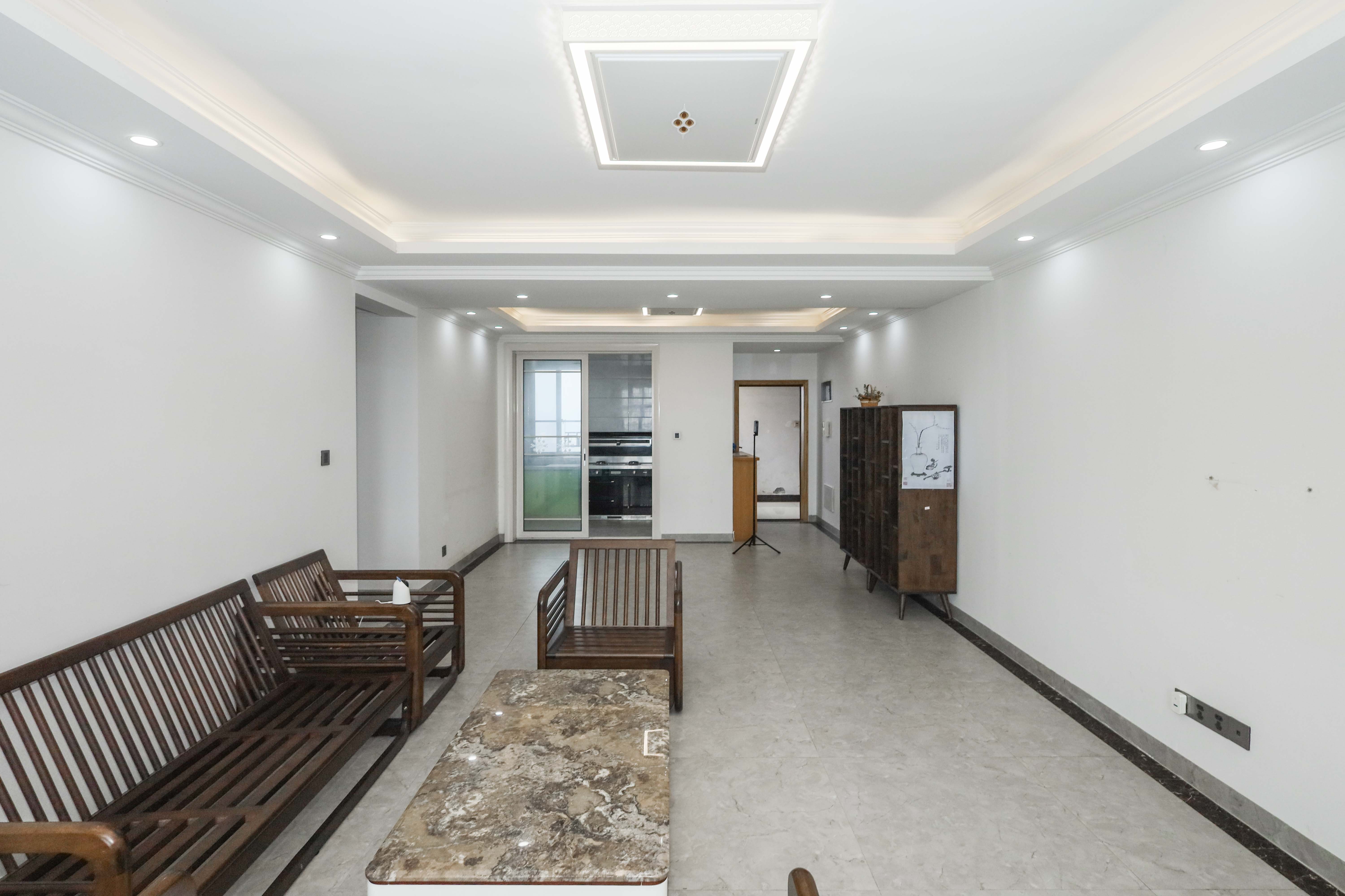 保利麓谷林语E区  4室2厅2卫    106.0万 保利麓谷林语E区  4室2厅2卫    106.0万客厅