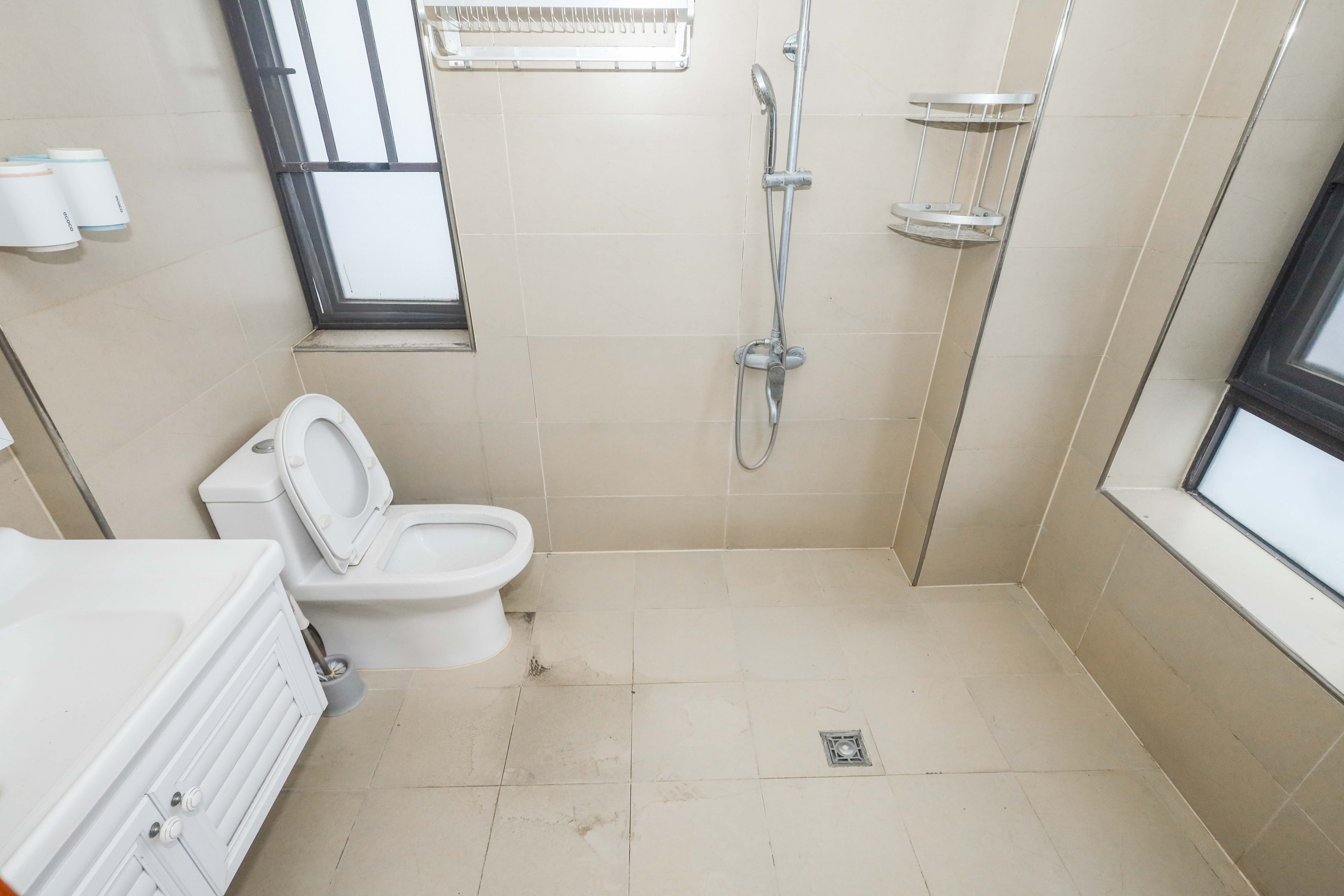 保利麓谷林语E区  4室2厅2卫    106.0万 保利麓谷林语E区  4室2厅2卫    106.0万卫生间