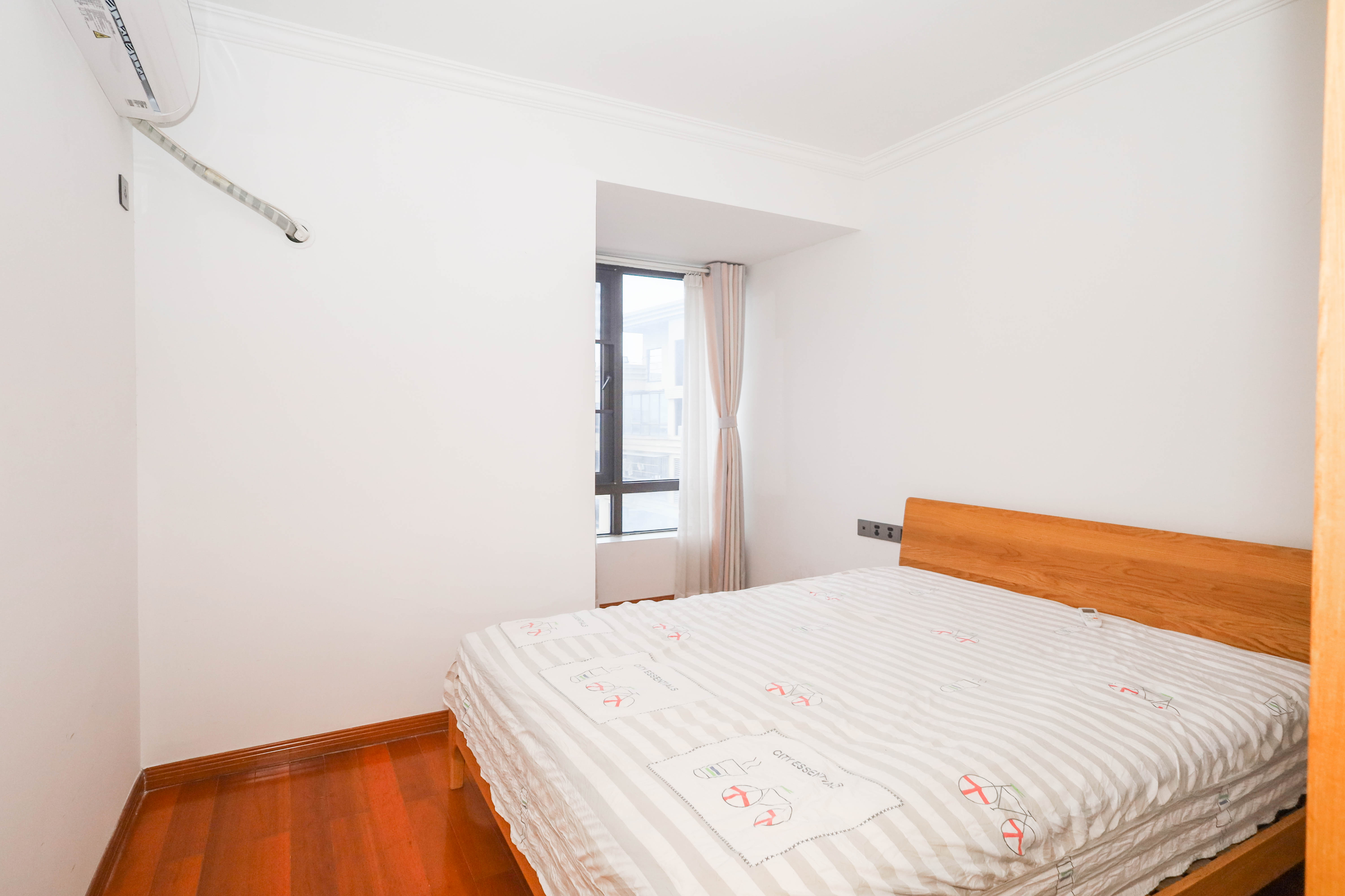 保利麓谷林语E区  4室2厅2卫    106.0万 保利麓谷林语E区  4室2厅2卫    106.0万卧室