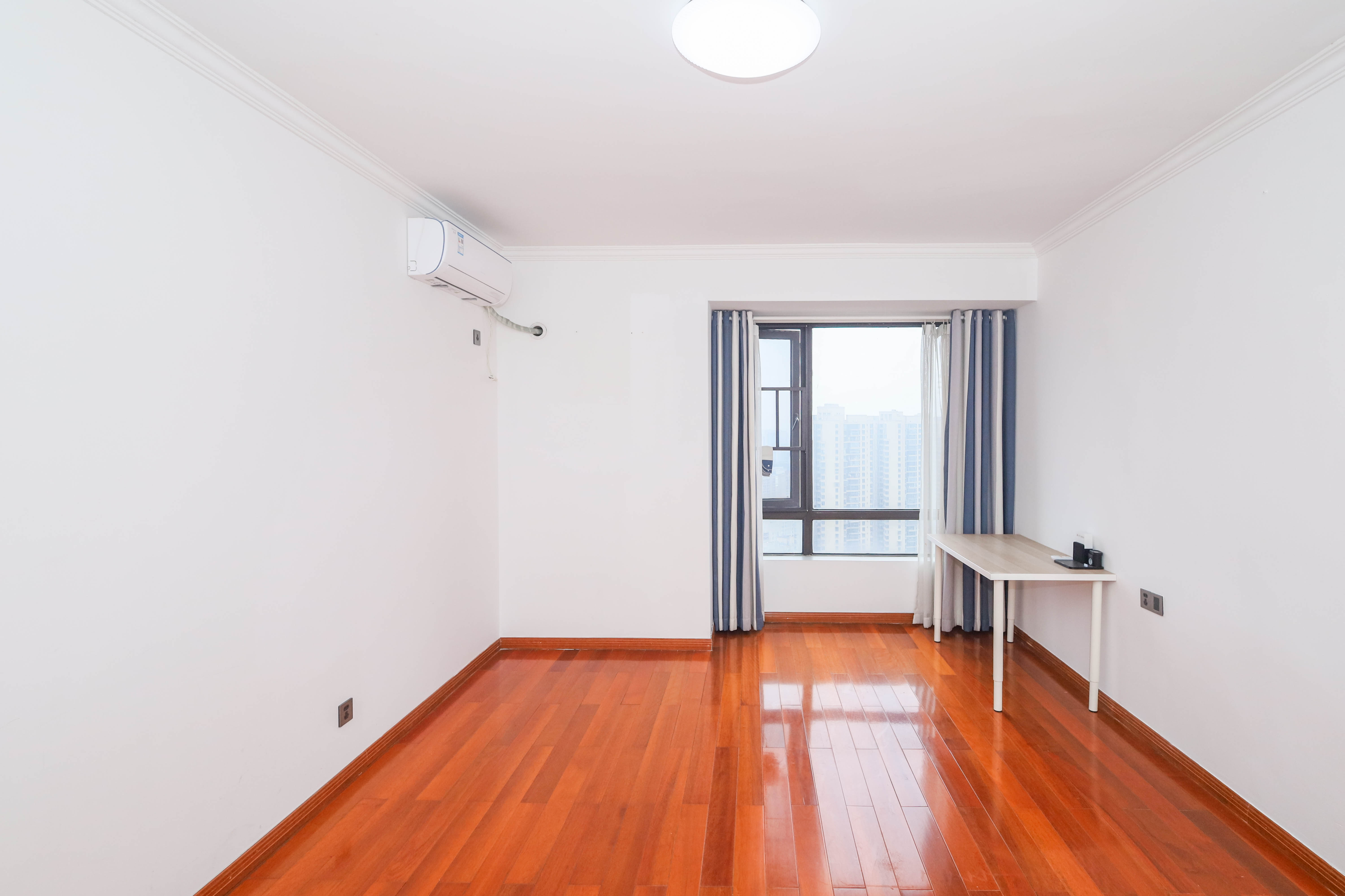 保利麓谷林语E区  4室2厅2卫    106.0万 保利麓谷林语E区  4室2厅2卫    106.0万卧室