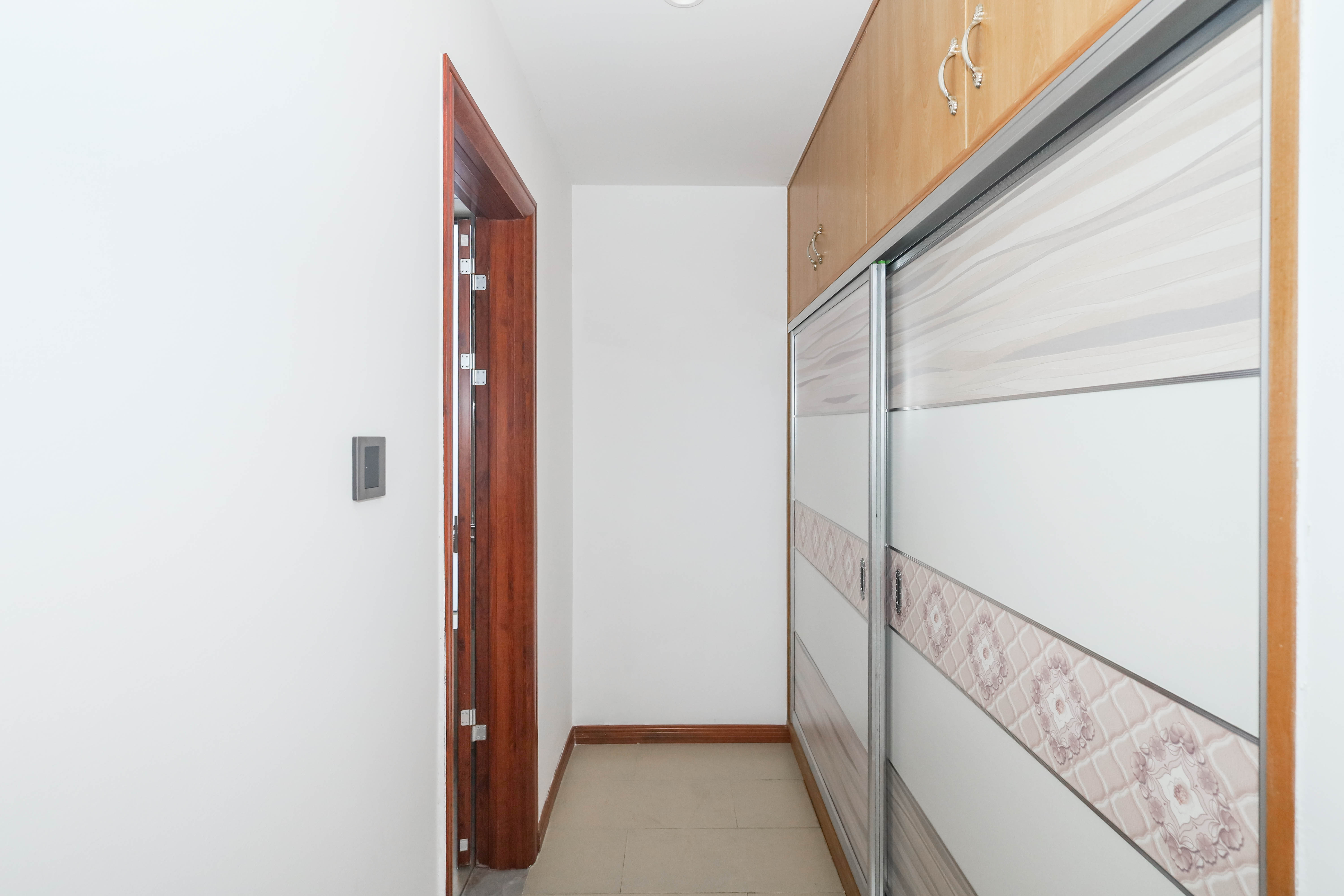 保利麓谷林语E区  4室2厅2卫    106.0万 保利麓谷林语E区  4室2厅2卫    106.0万卧室