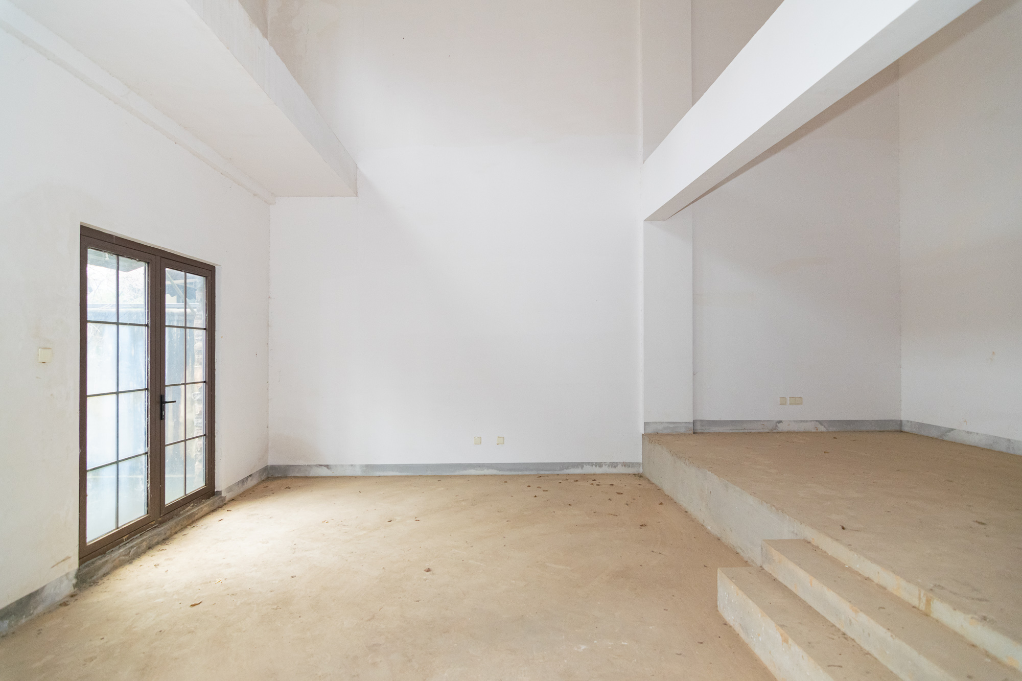 金地三千府(金地湖山樾、金地自在城) 5室2厅3卫 410.0万 金地三千府(金地湖山樾、金地自在城) 5室2厅3卫 410.0万客厅