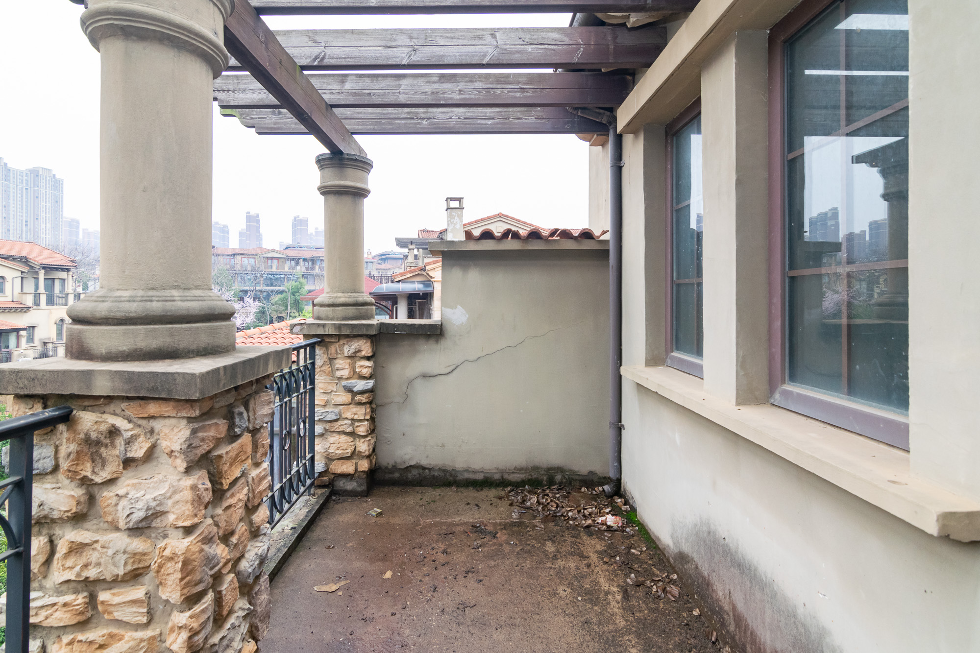 金地三千府(金地湖山樾、金地自在城) 5室2厅3卫 410.0万 金地三千府(金地湖山樾、金地自在城) 5室2厅3卫 410.0万阳台