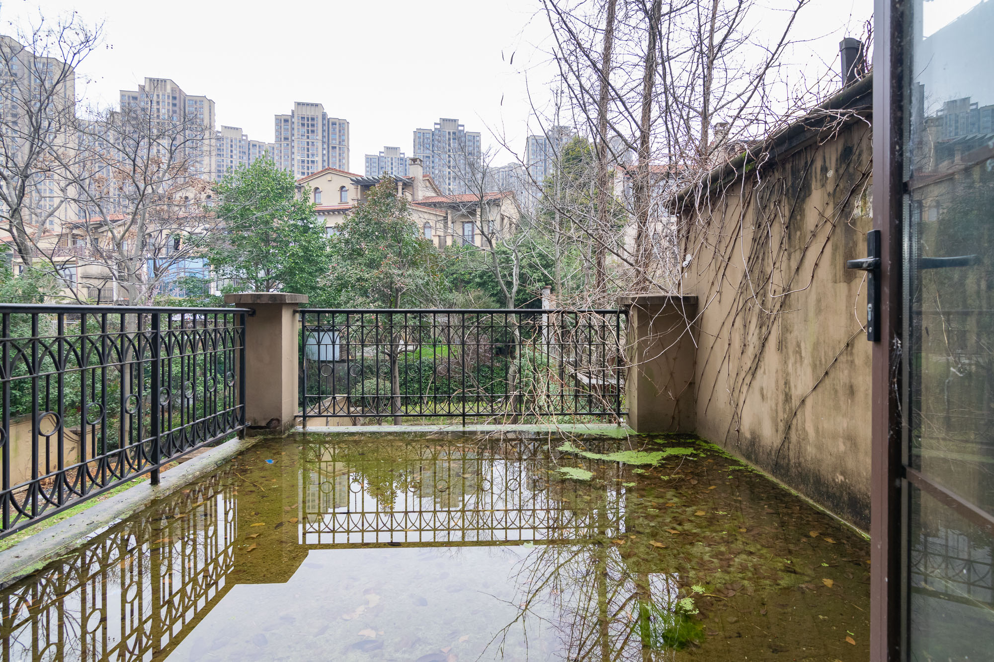 金地三千府(金地湖山樾、金地自在城) 5室2厅3卫 410.0万 金地三千府(金地湖山樾、金地自在城) 5室2厅3卫 410.0万阳台