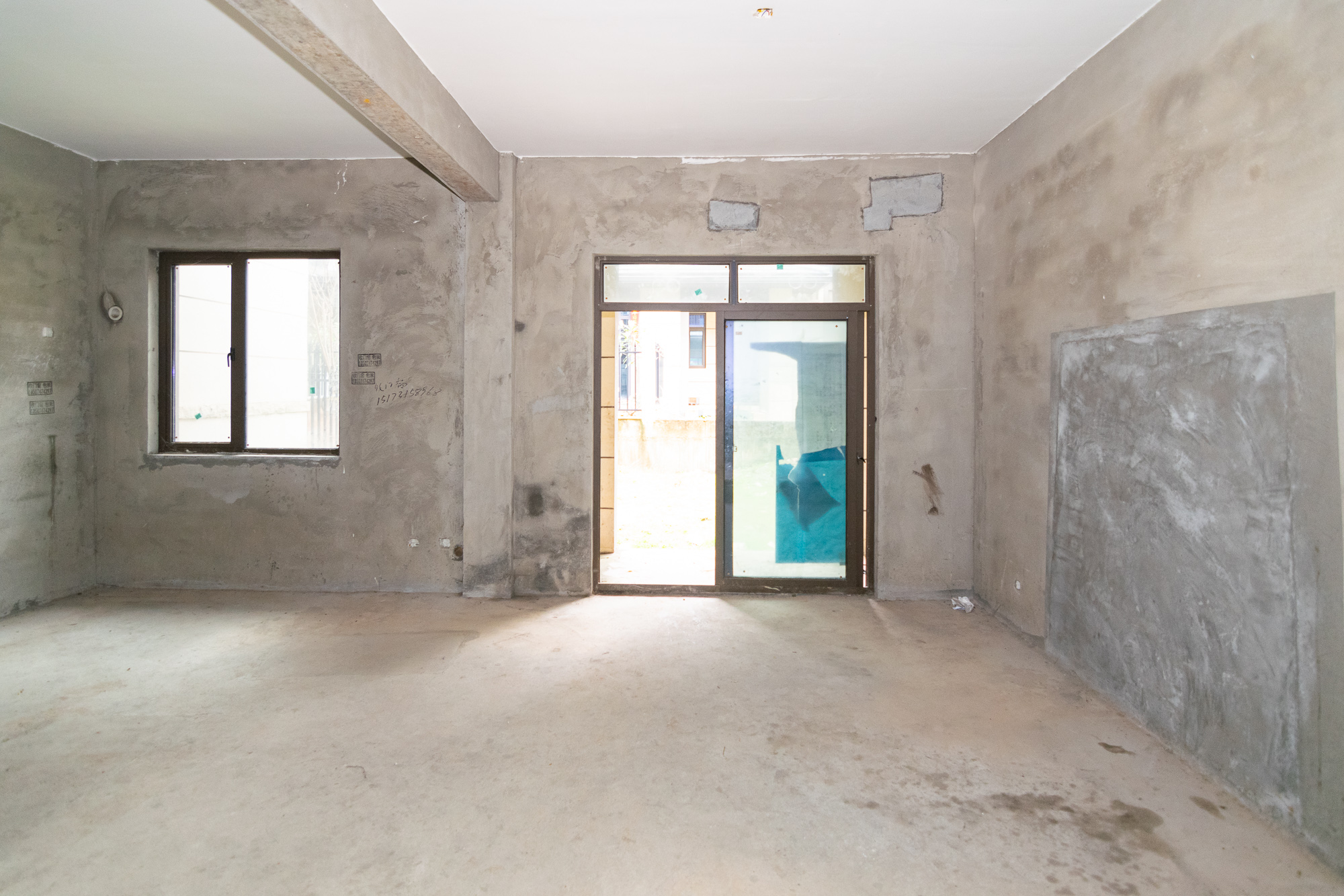 澳海望洲府  5室2厅3卫    352.0万 澳海望洲府  5室2厅3卫    352.0万客厅