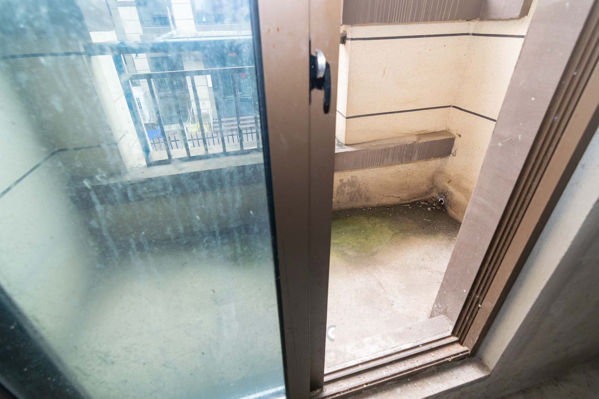 澳海望洲府  5室2厅3卫    352.0万 澳海望洲府  5室2厅3卫    352.0万阳台