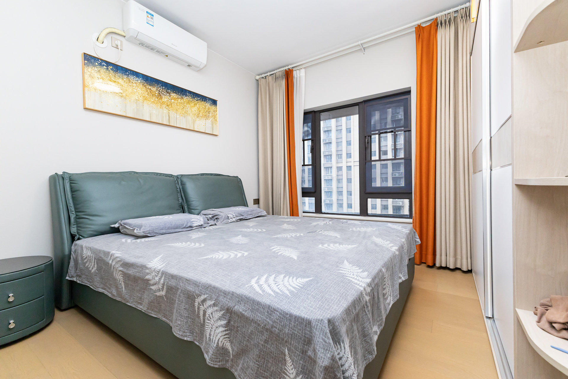 时代倾城四期 3室2厅2卫 77.5万 时代倾城四期 3室2厅2卫 77.5万卧室