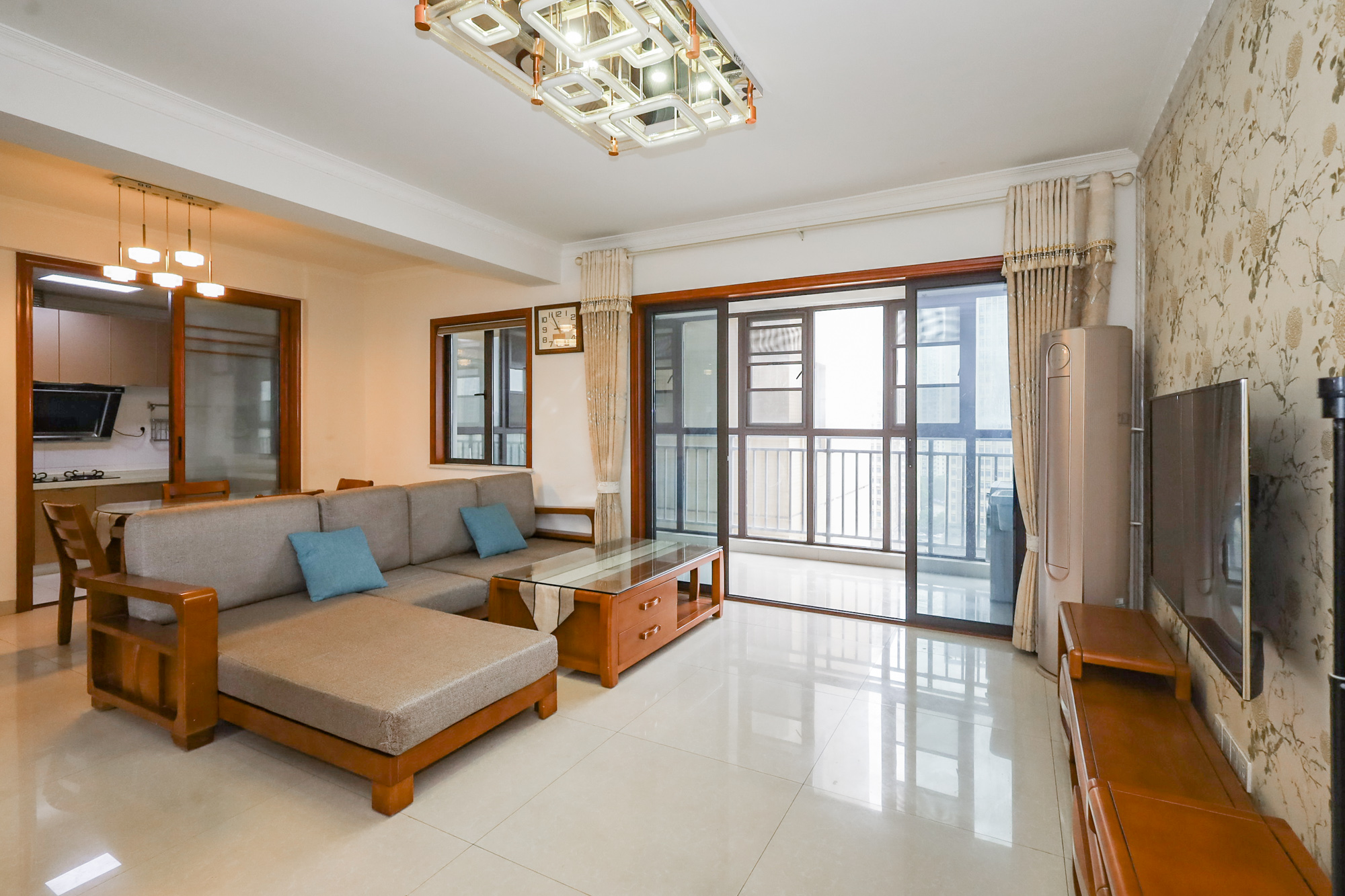 钰龙天下二期(钰龙佳园)  4室2厅2卫    245.0万 钰龙天下二期(钰龙佳园)  4室2厅2卫    245.0万客厅