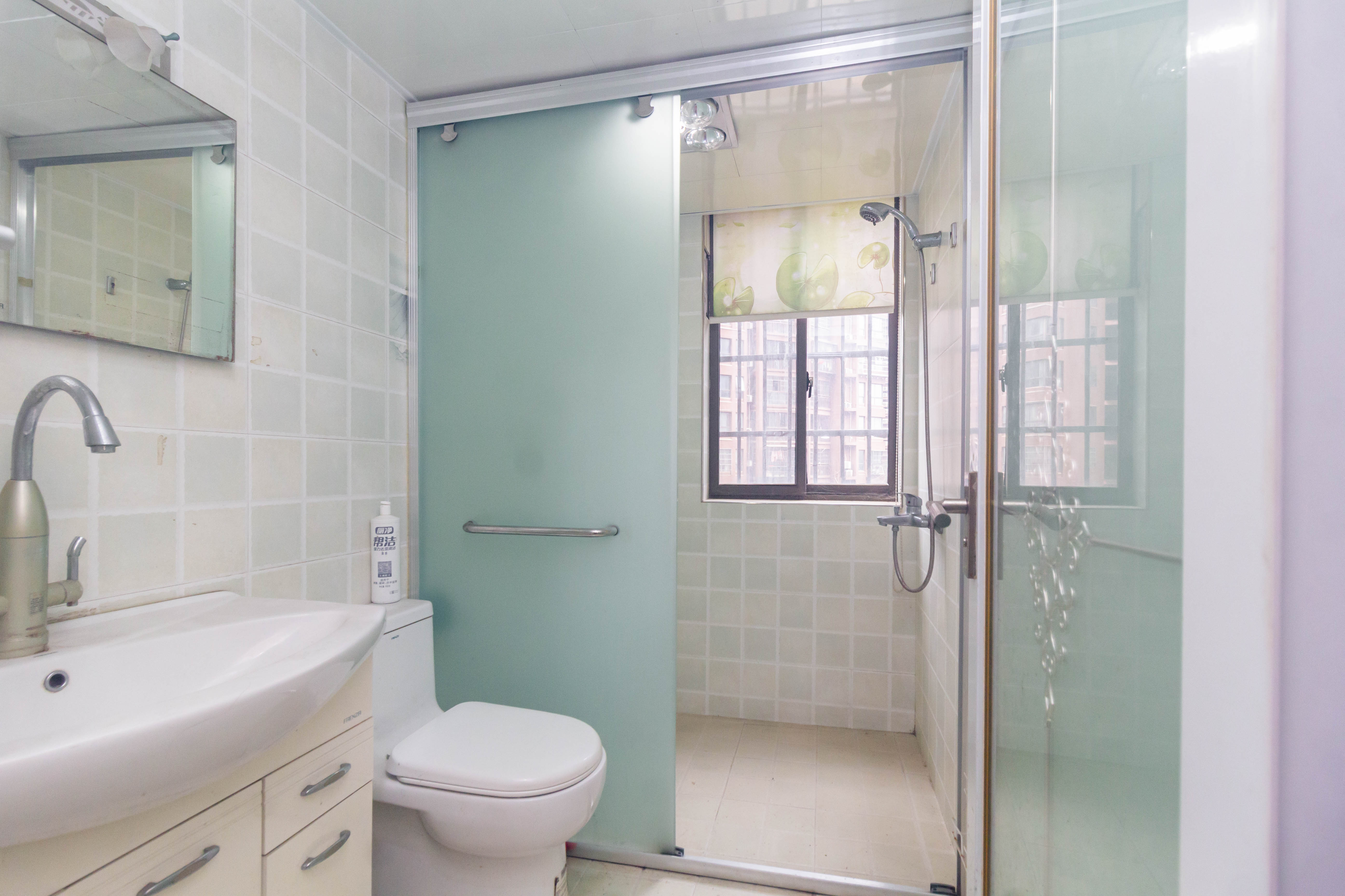 方略潇邦 4室2厅2卫 69.9万 方略潇邦 4室2厅2卫 69.9万卫生间