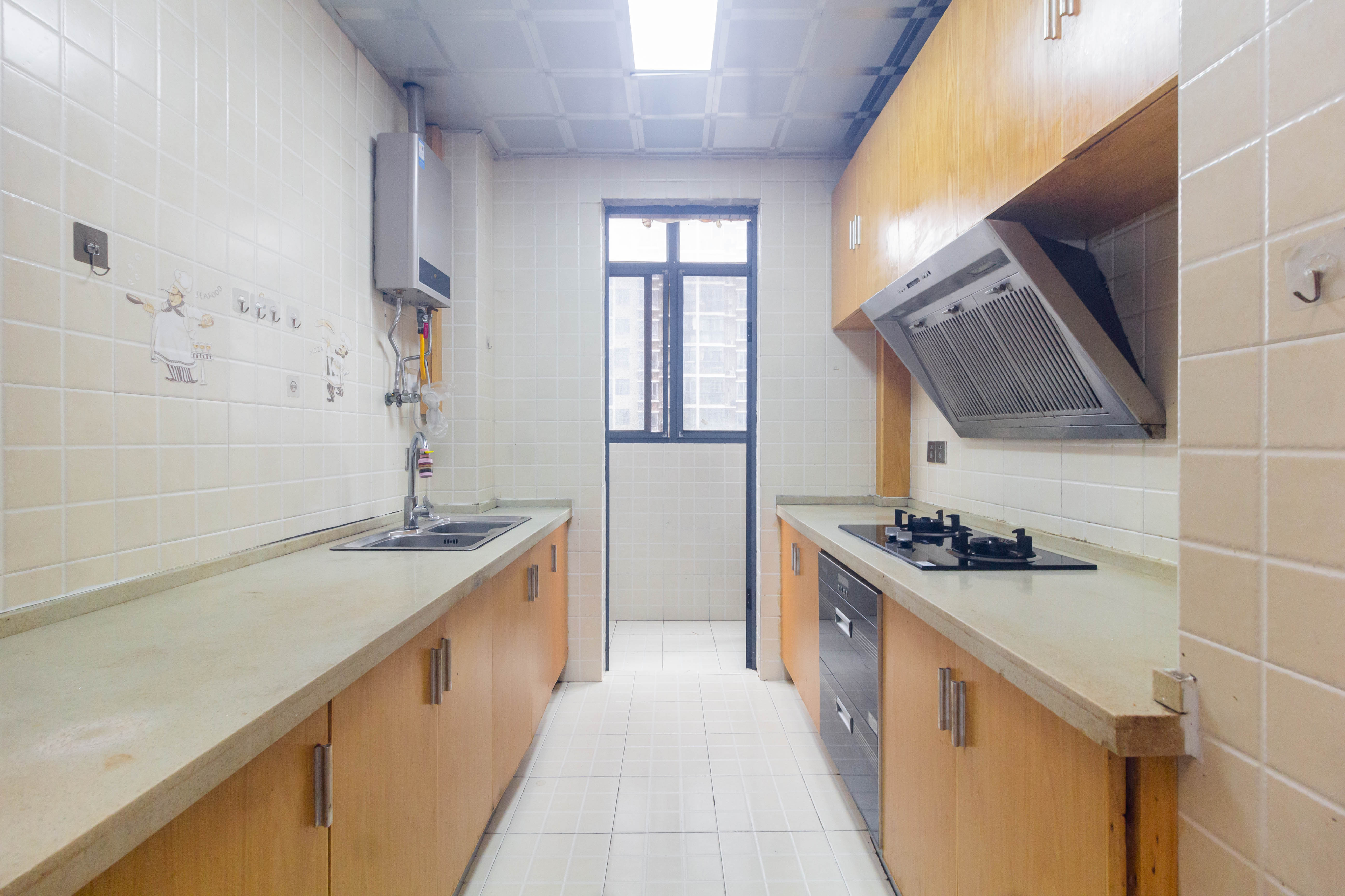 中国铁建国际城一期  4室2厅2卫    79.8万 中国铁建国际城一期  4室2厅2卫    79.8万厨房