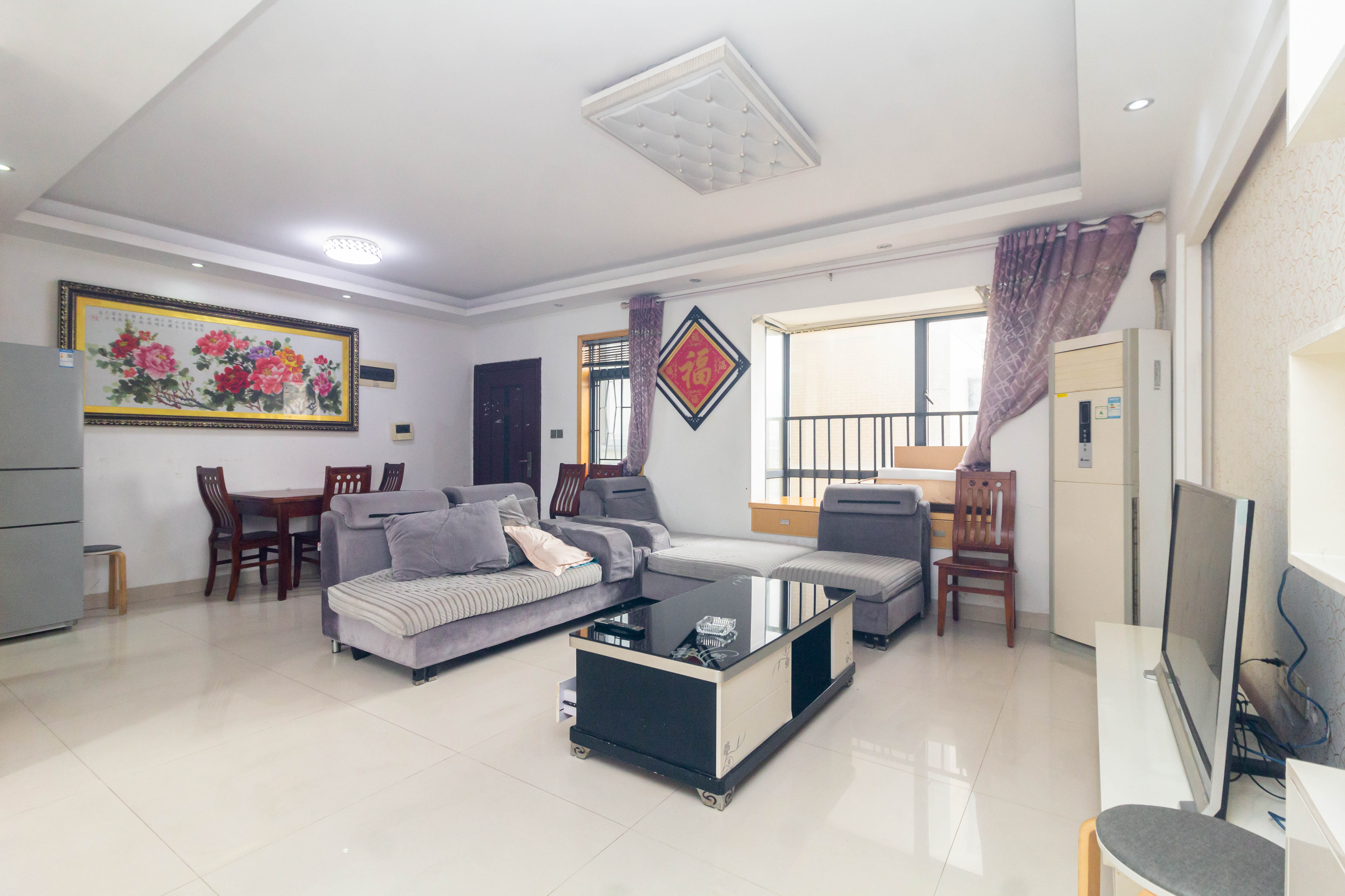 中国铁建国际城一期  4室2厅2卫    79.8万 中国铁建国际城一期  4室2厅2卫    79.8万客厅