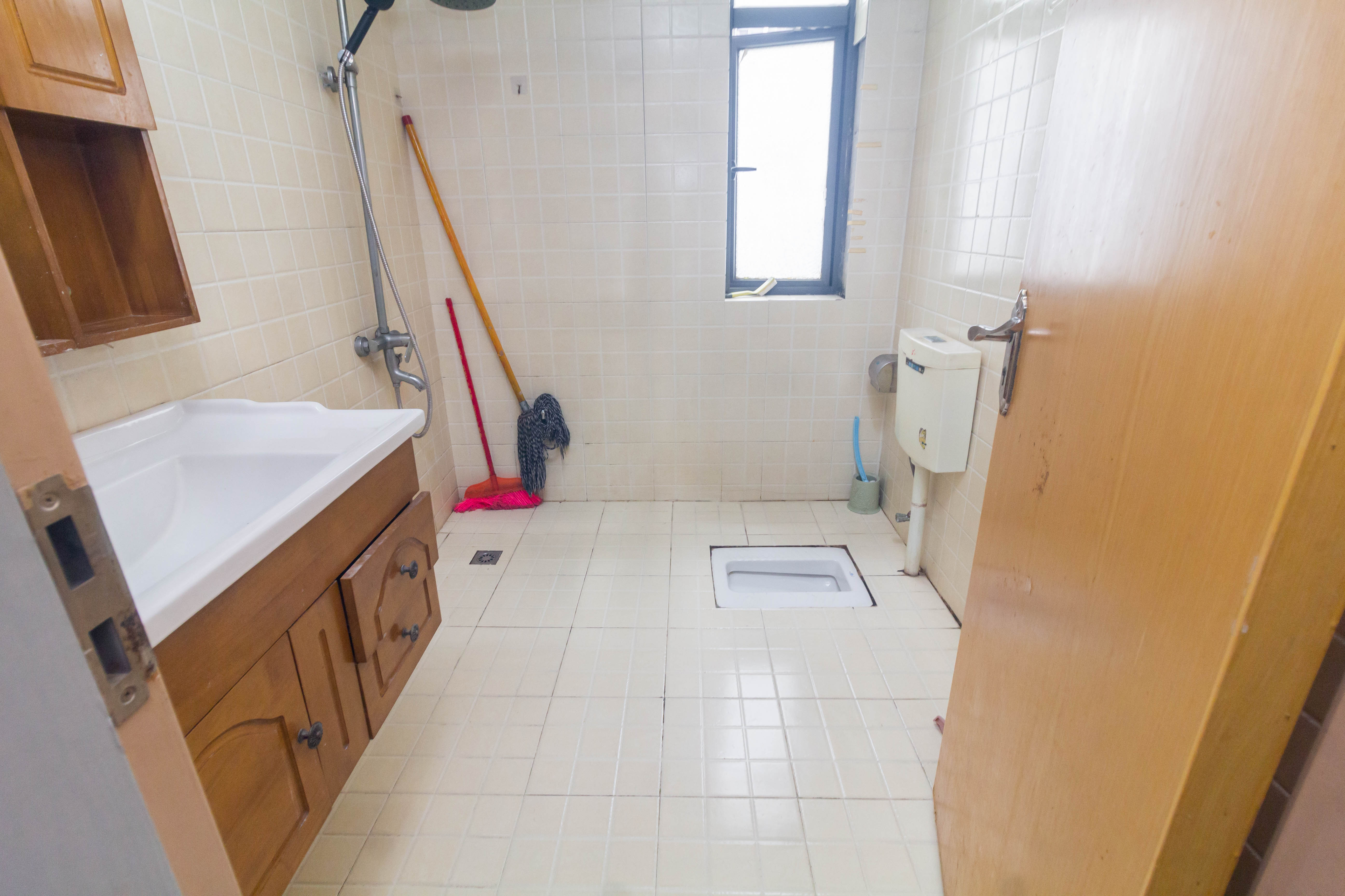 中国铁建国际城一期  4室2厅2卫    79.8万 中国铁建国际城一期  4室2厅2卫    79.8万卫生间