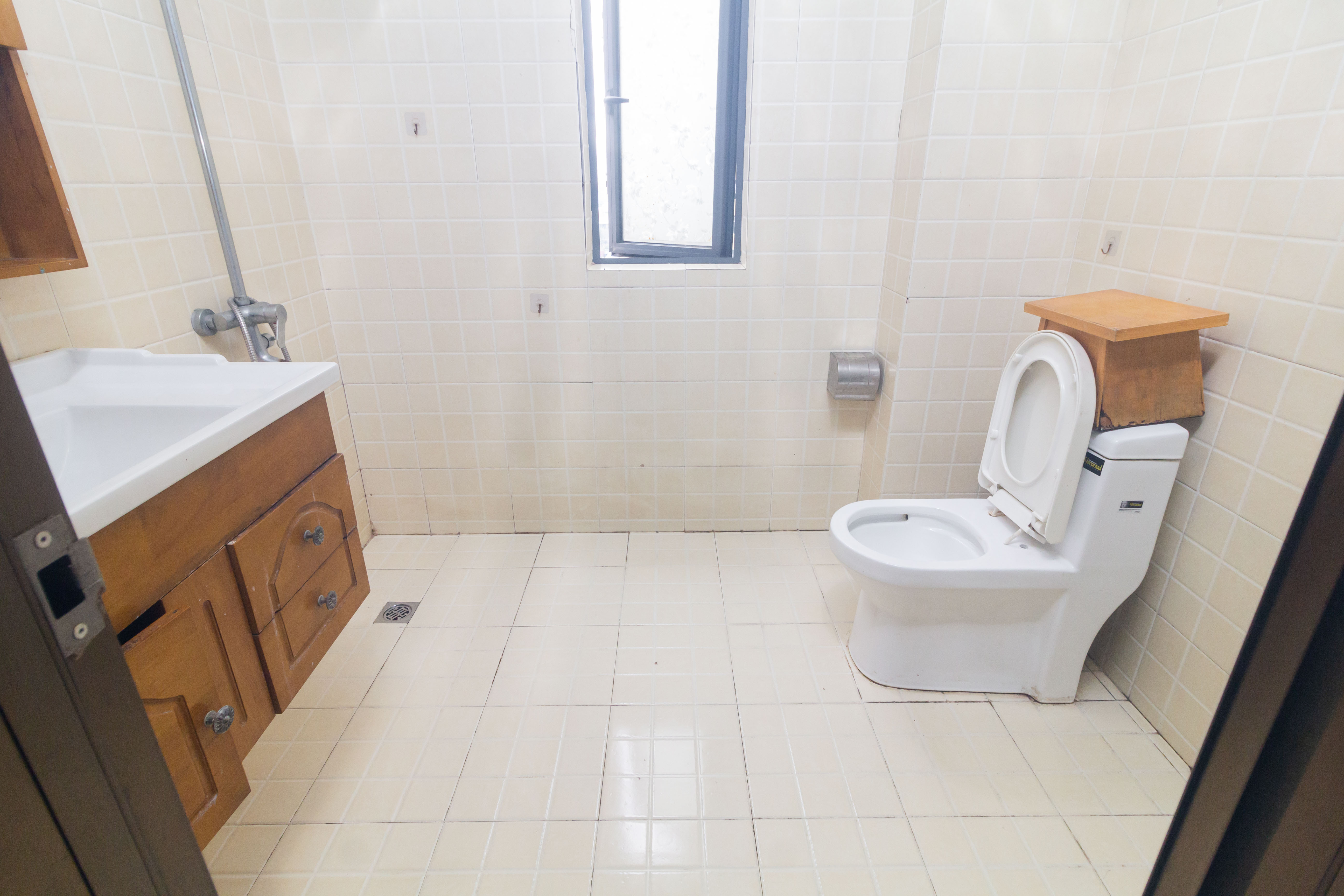 中国铁建国际城一期  4室2厅2卫    79.8万 中国铁建国际城一期  4室2厅2卫    79.8万卫生间