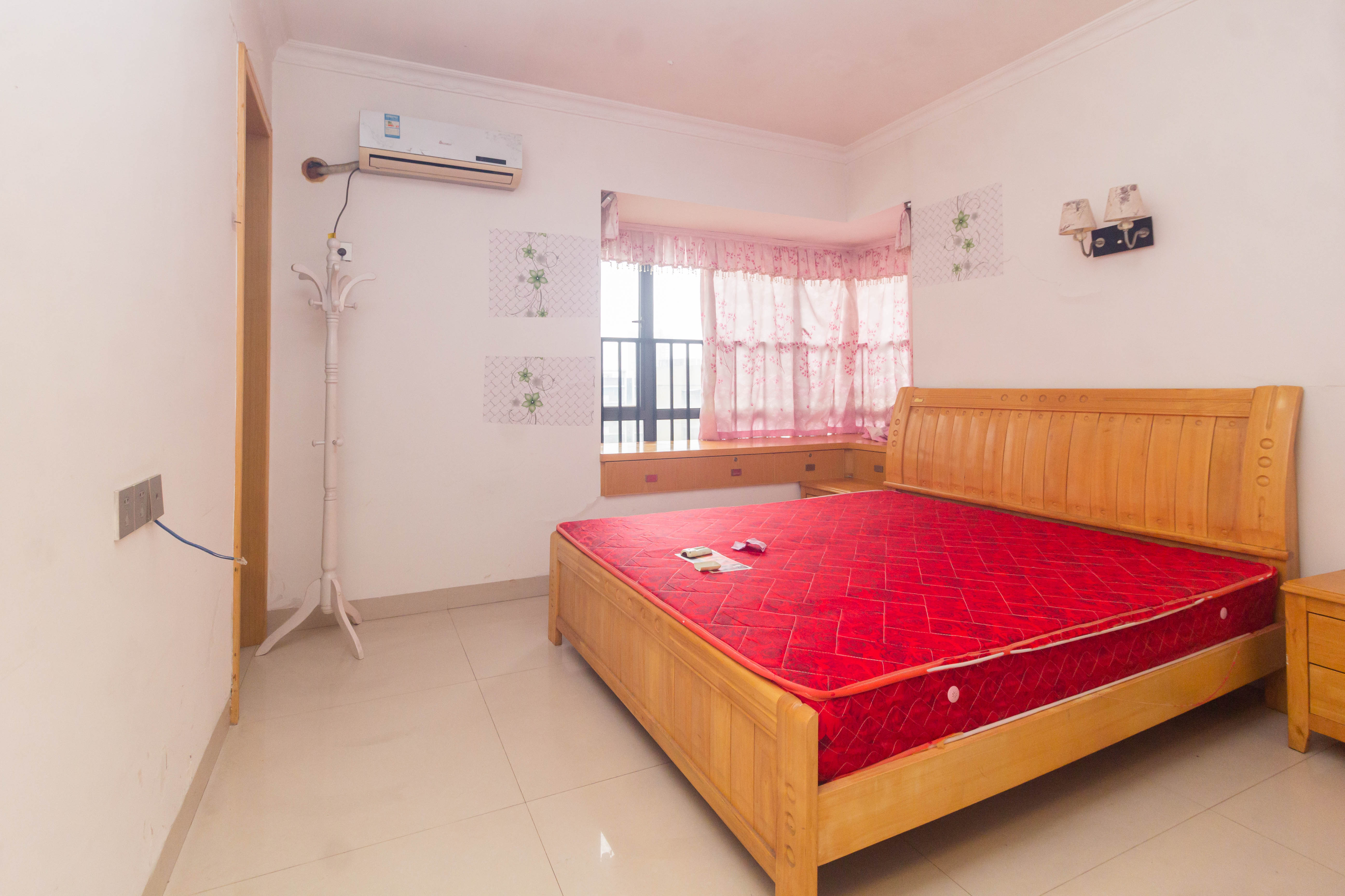 中国铁建国际城一期  4室2厅2卫    79.8万 中国铁建国际城一期  4室2厅2卫    79.8万卧室