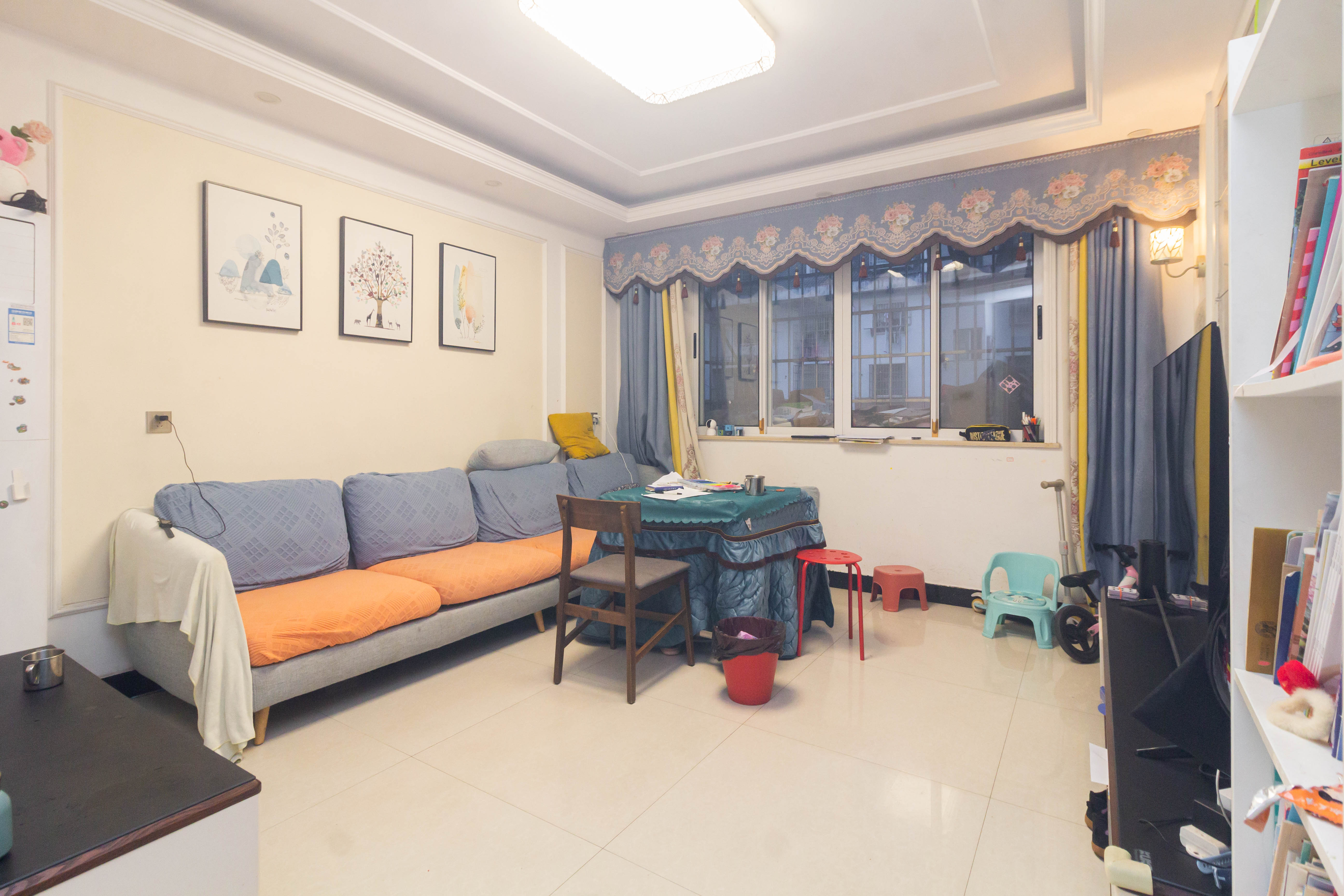 东岸锦城(东方人家) 3室2厅1卫 67.8万 东岸锦城(东方人家) 3室2厅1卫 67.8万客厅