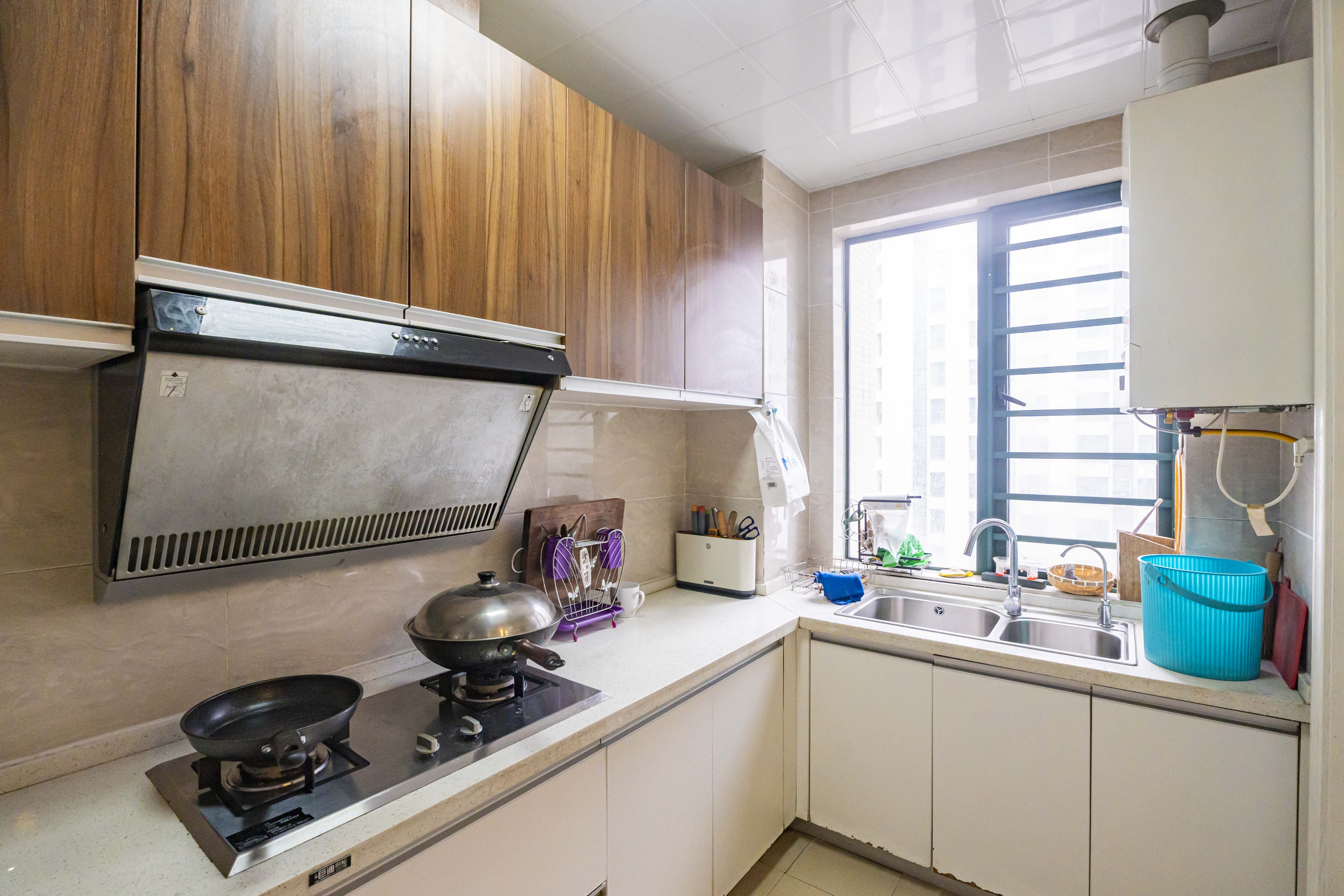 绿洲花园  3室2厅2卫    125.0万 绿洲花园  3室2厅2卫    125.0万厨房