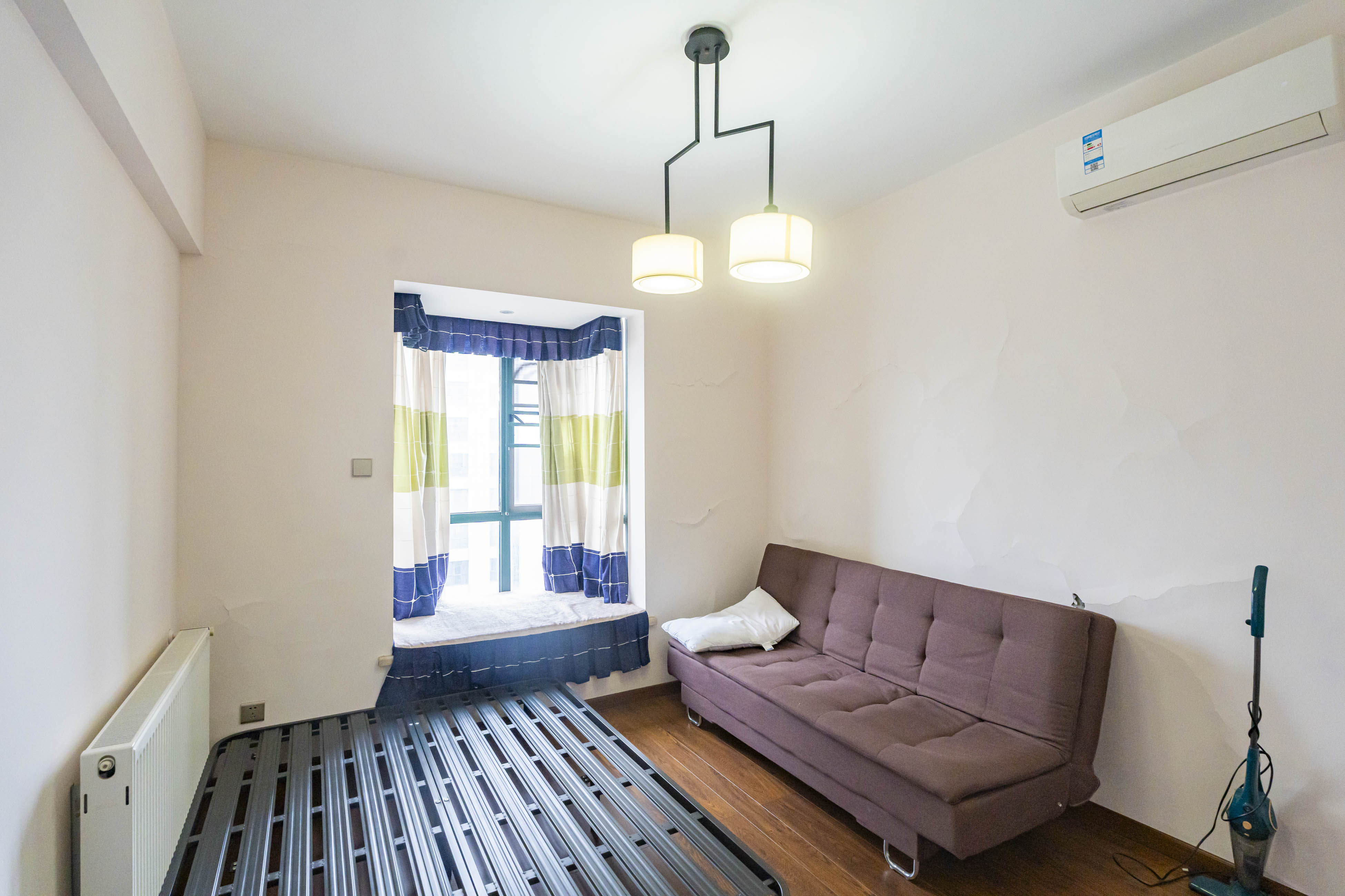 绿洲花园  3室2厅2卫    125.0万 绿洲花园  3室2厅2卫    125.0万卧室