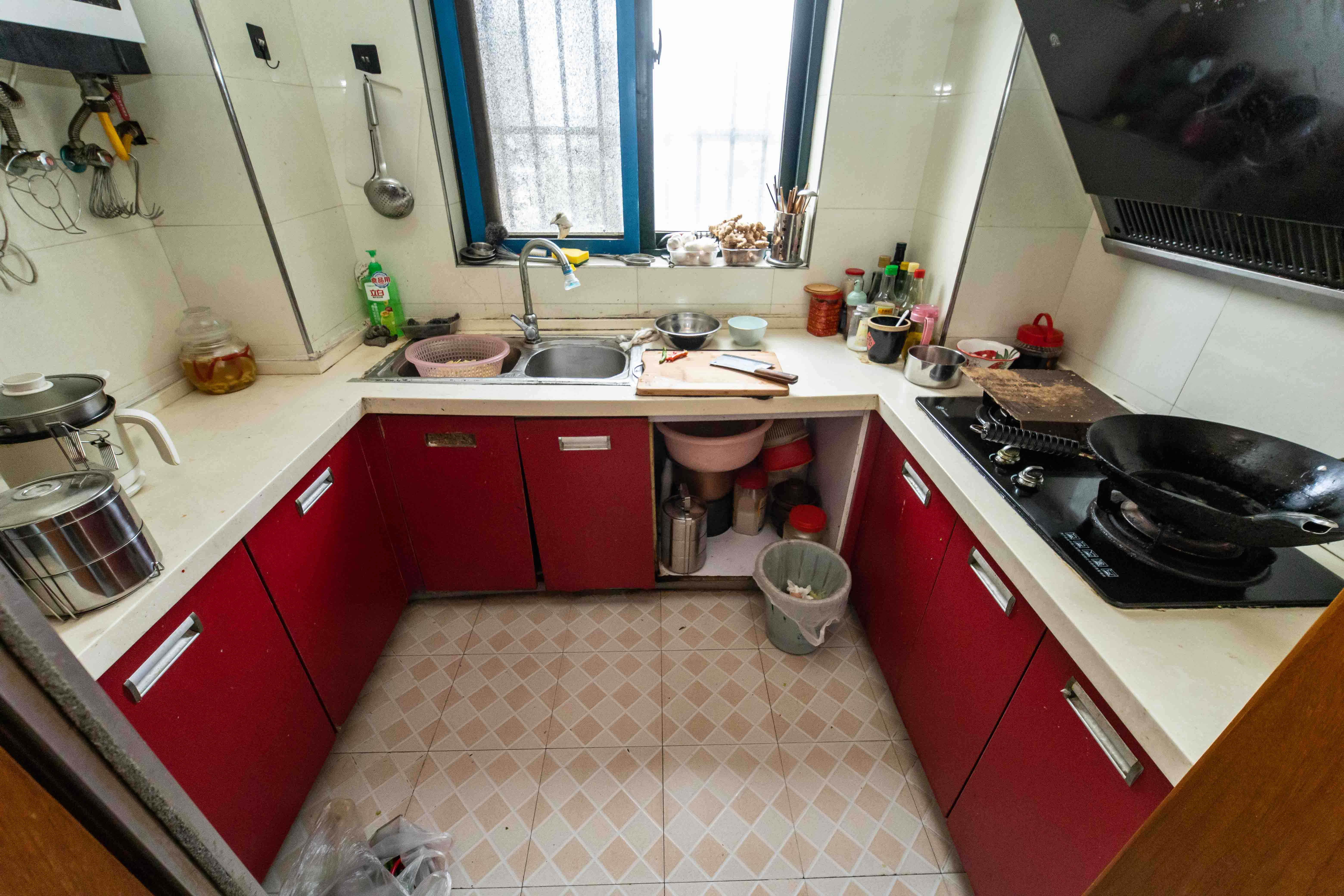 东玺门  3室2厅1卫    75.0万厨房