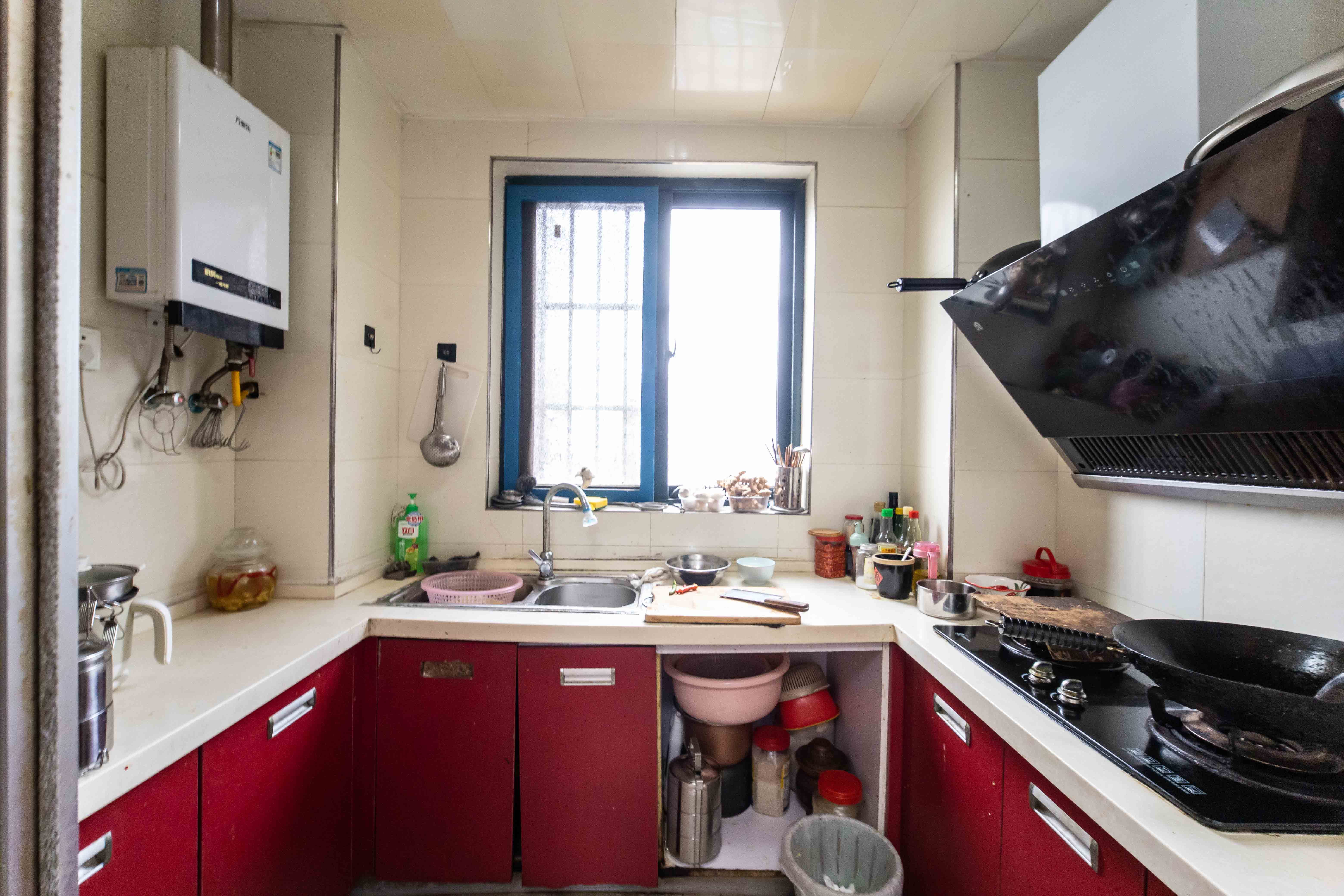 东玺门  3室2厅1卫    75.0万厨房