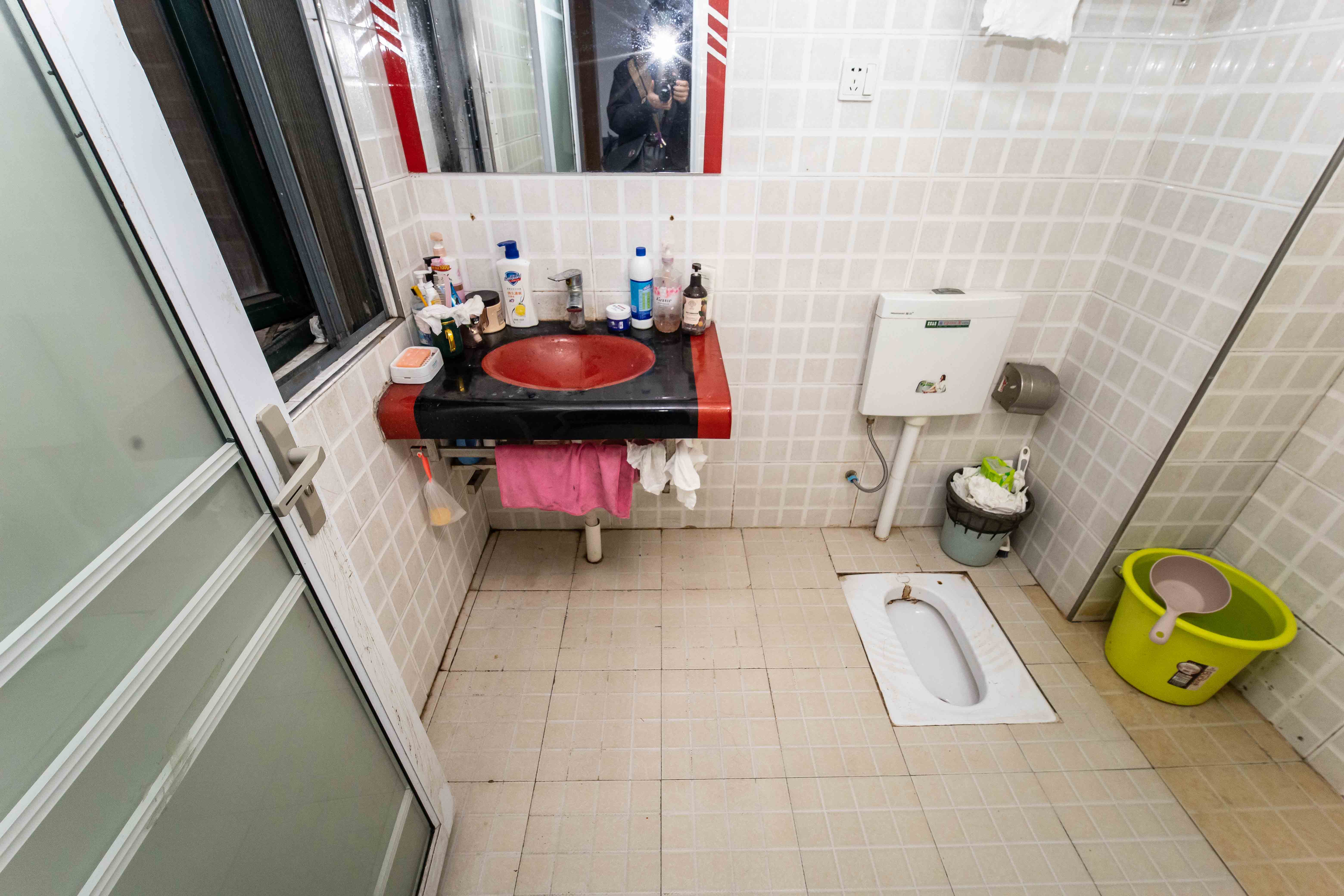 东玺门  3室2厅1卫    75.0万卫生间