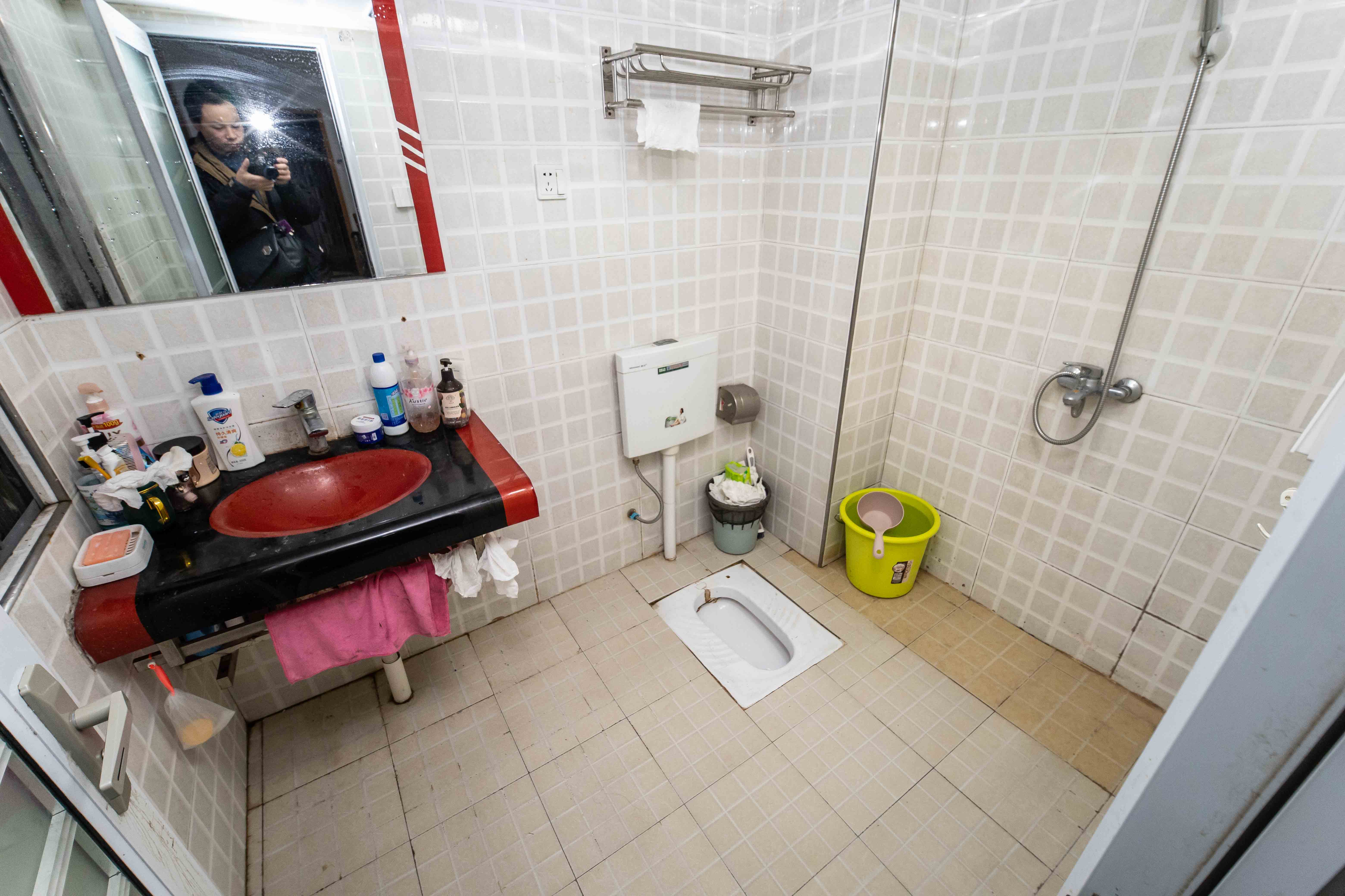 东玺门  3室2厅1卫    75.0万卫生间