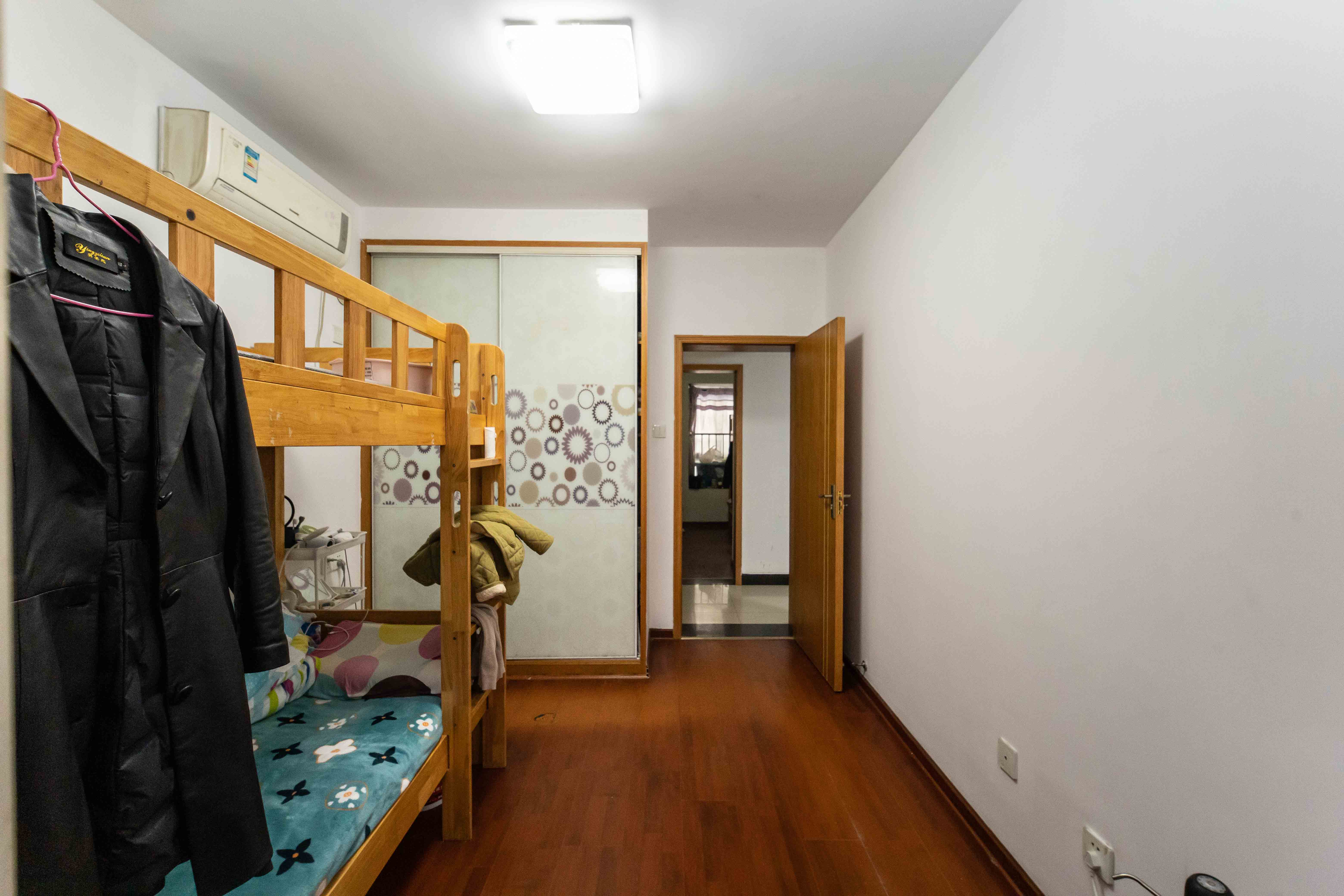 东玺门  3室2厅1卫    75.0万卧室