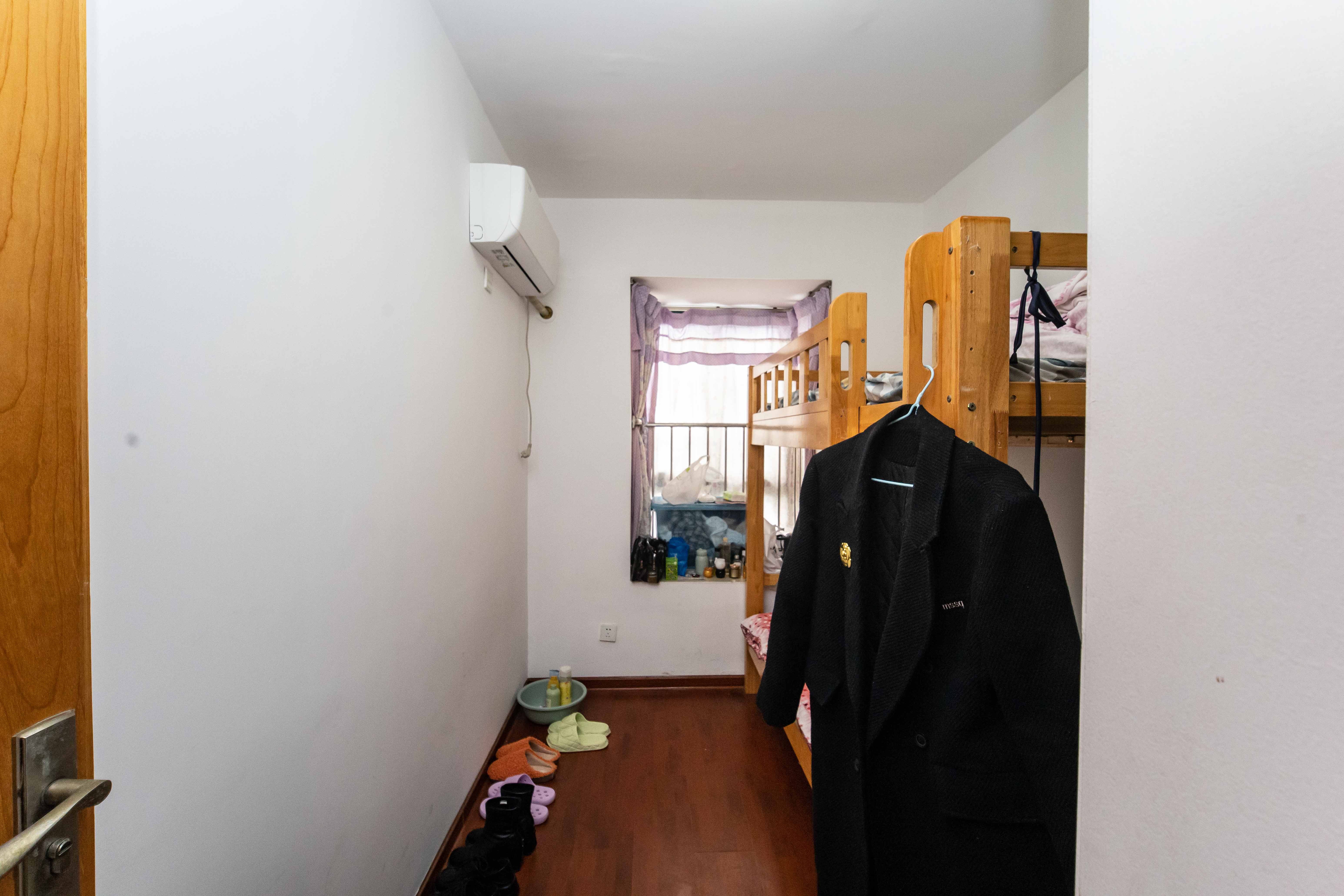 东玺门  3室2厅1卫    75.0万卧室