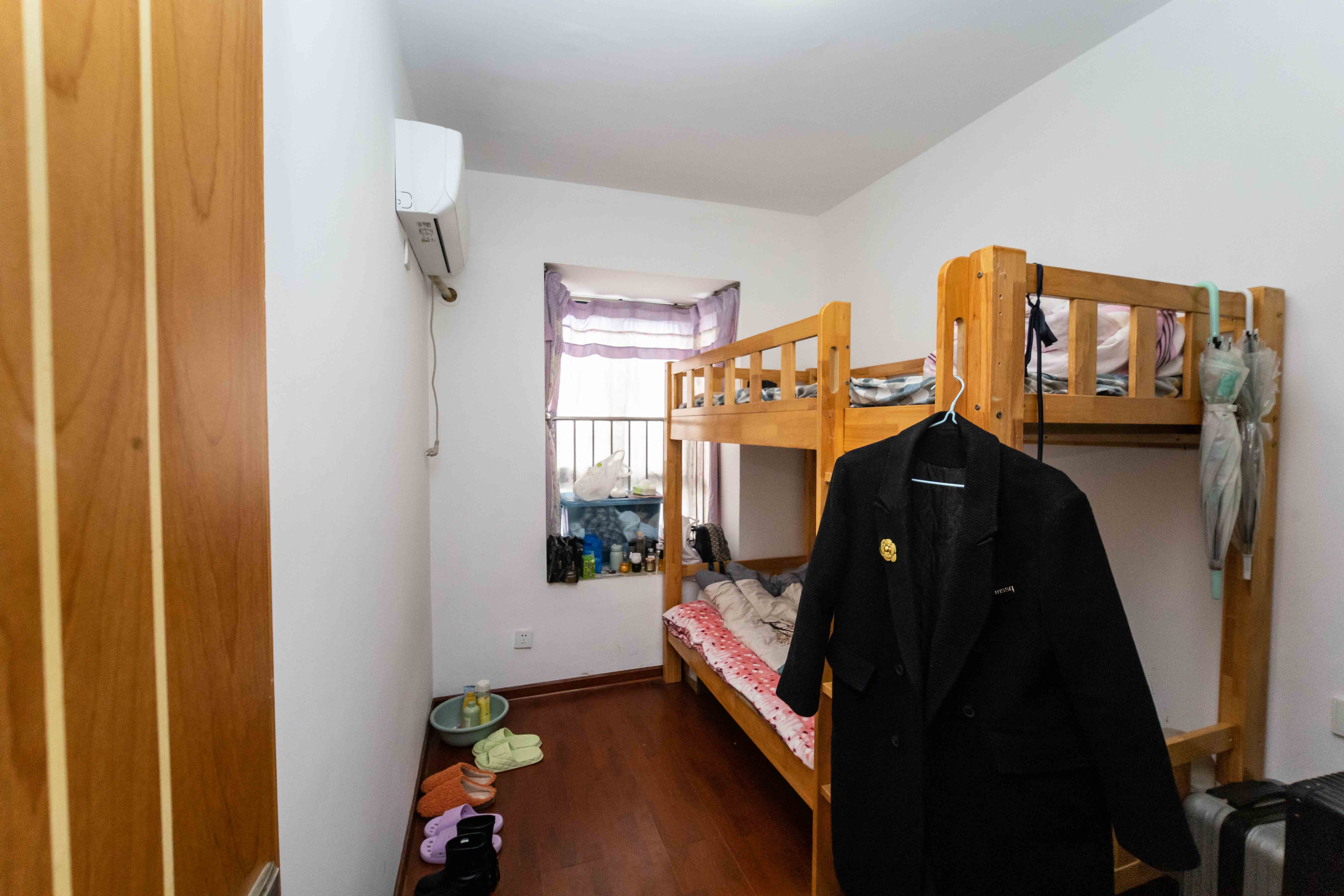 东玺门  3室2厅1卫    75.0万卧室