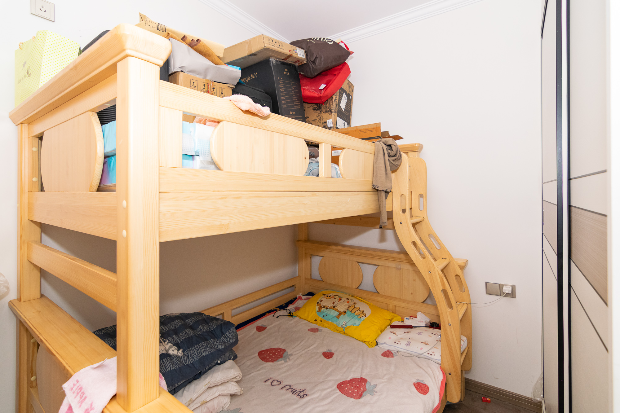 澳海月亮湾 3室2厅1卫 65.0万 澳海月亮湾 3室2厅1卫 65.0万卧室