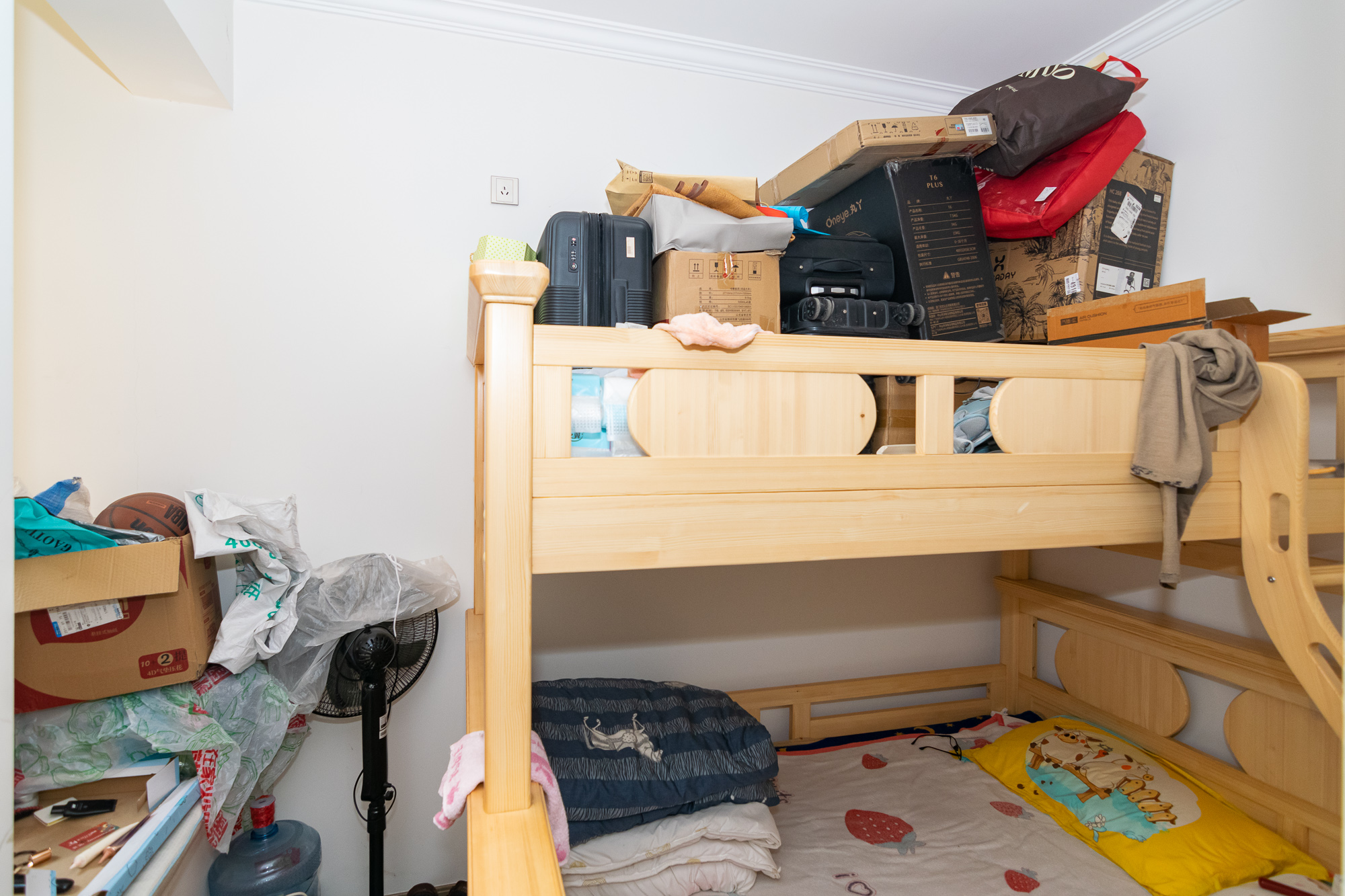 澳海月亮湾 3室2厅1卫 65.0万 澳海月亮湾 3室2厅1卫 65.0万卧室