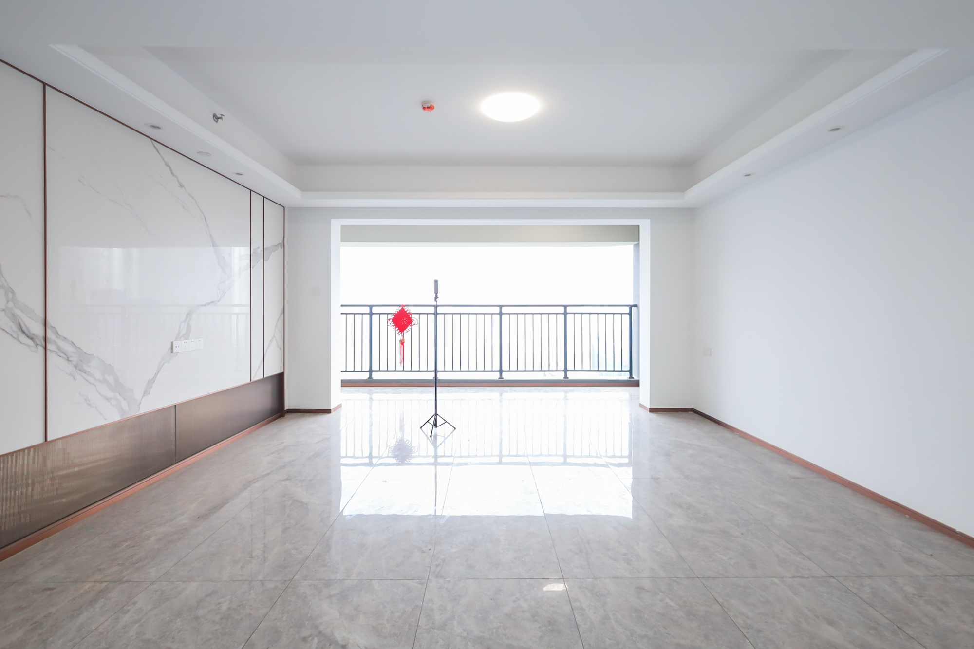 滨江府1913  4室2厅3卫    450.0万 滨江府1913  4室2厅3卫    450.0万客厅