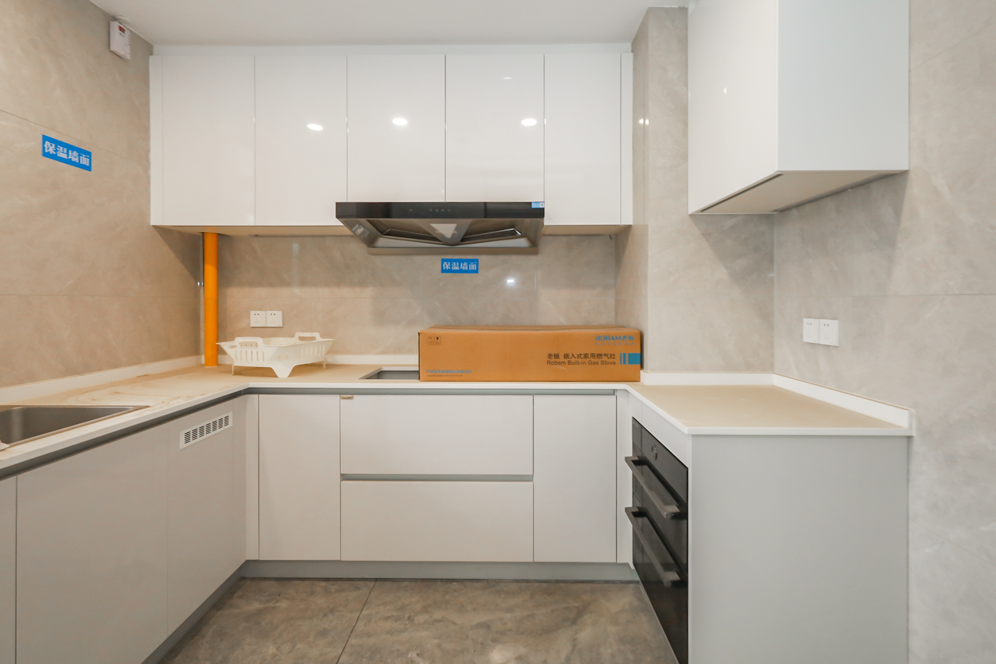 滨江府1913  4室2厅3卫    450.0万 滨江府1913  4室2厅3卫    450.0万厨房