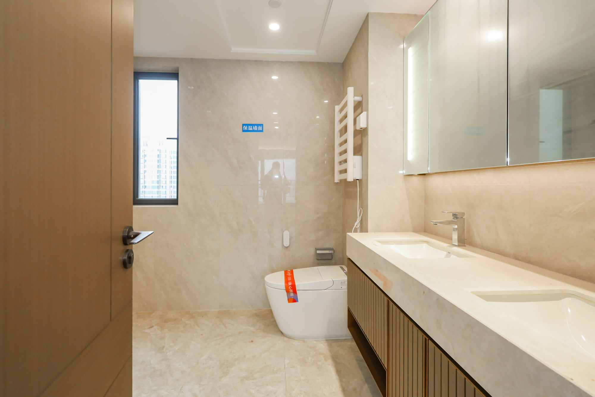 滨江府1913  4室2厅3卫    450.0万 滨江府1913  4室2厅3卫    450.0万卫生间