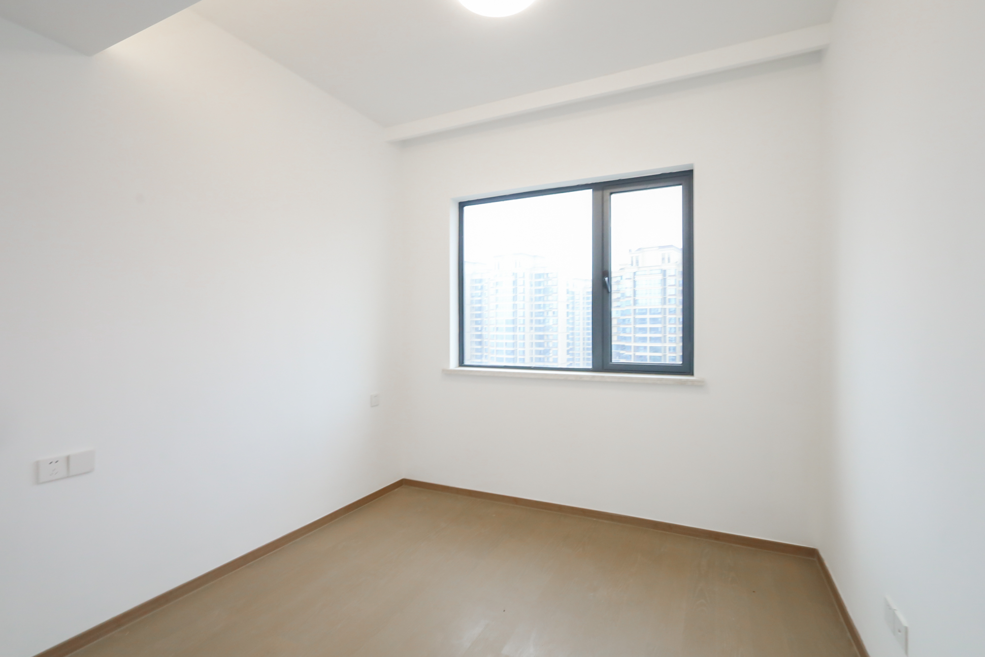 滨江府1913  4室2厅3卫    450.0万 滨江府1913  4室2厅3卫    450.0万卧室