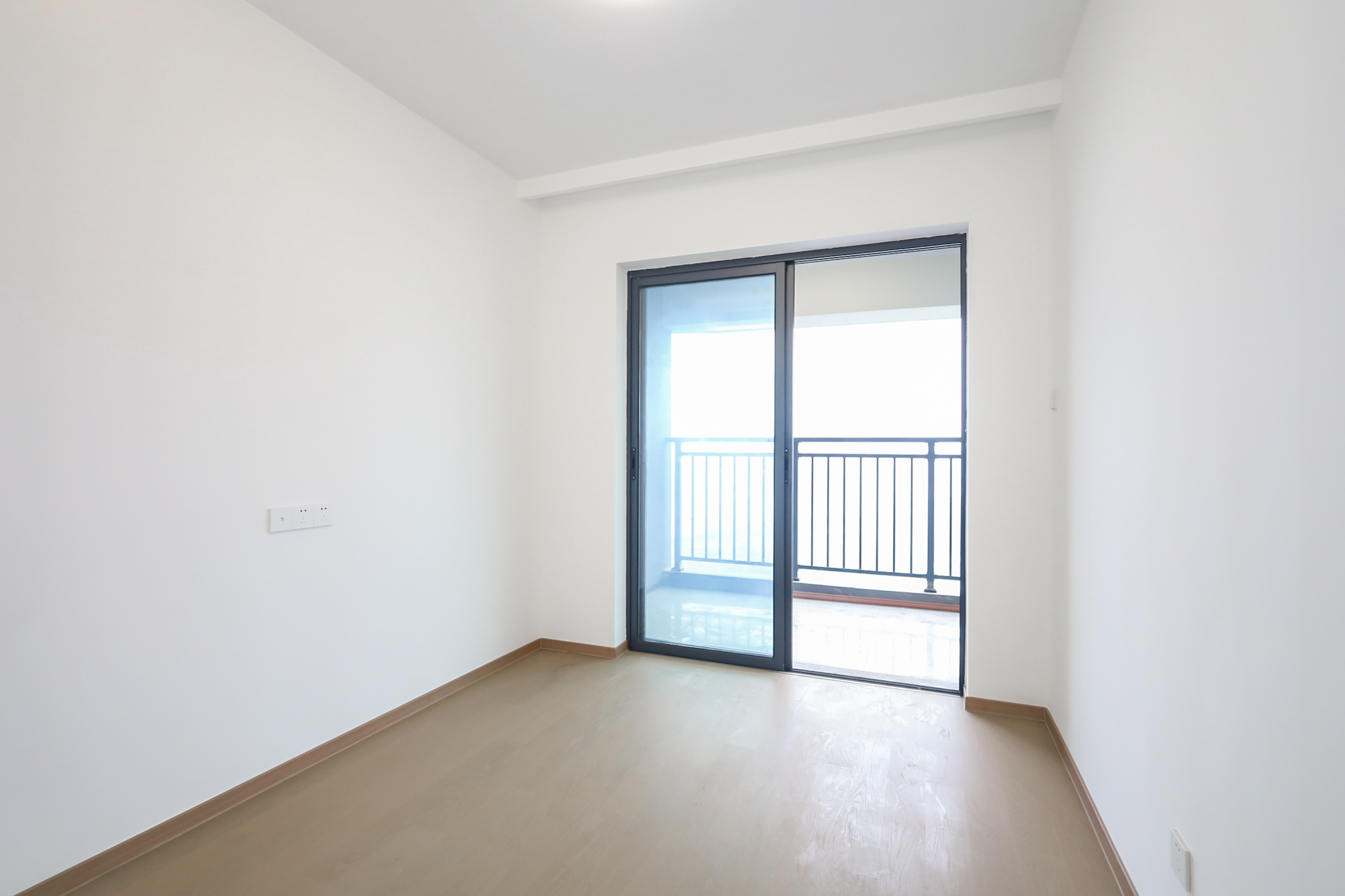 滨江府1913  4室2厅3卫    450.0万 滨江府1913  4室2厅3卫    450.0万卧室