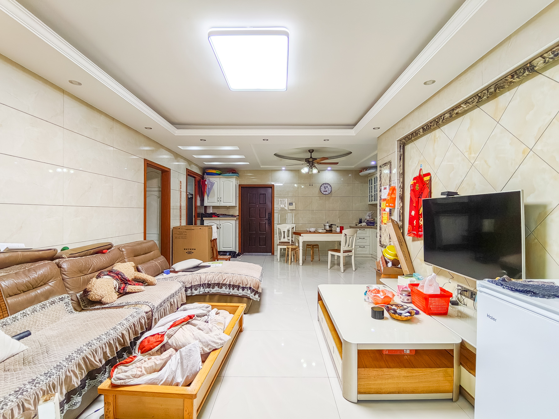 蓝山郡 3室2厅2卫 89.9万 蓝山郡 3室2厅2卫 89.9万客厅