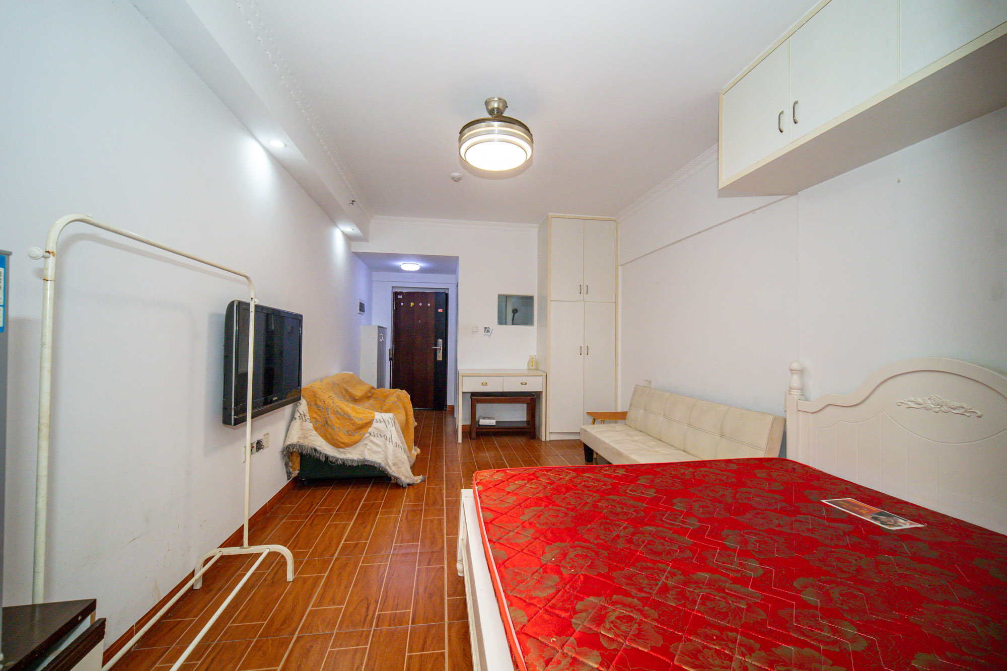 国泰九龙湾  1室1厅1卫    36.0万 国泰九龙湾  1室1厅1卫    36.0万客厅