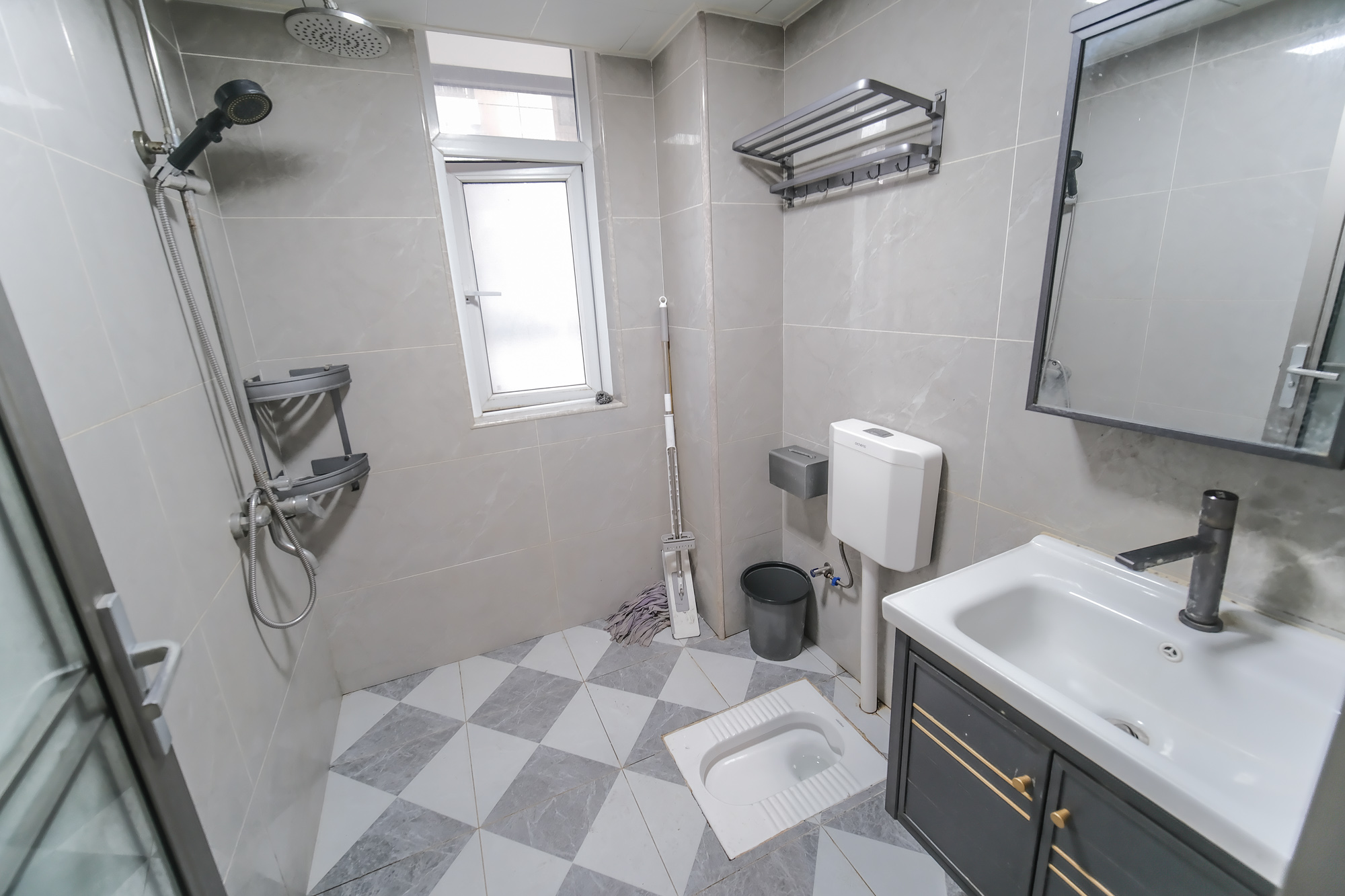 和悦城(蟠龙景苑) 3室2厅1卫 78.0万 和悦城(蟠龙景苑) 3室2厅1卫 78.0万卫生间