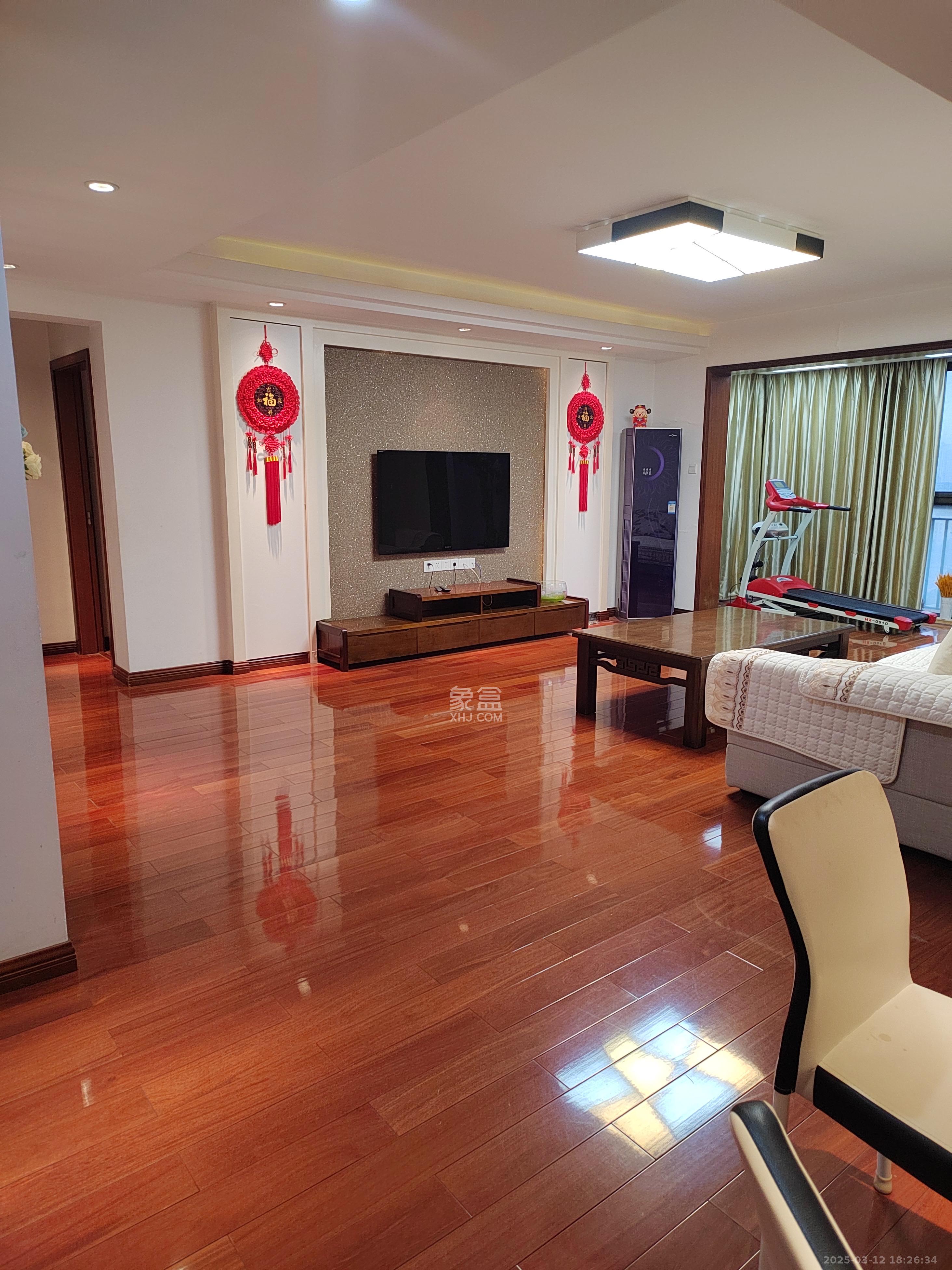 钱隆樽品(一、二、三期)  3室2厅2卫    4000.0元/月 钱隆樽品(一、二、三期)  3室2厅2卫    4000.0元/月