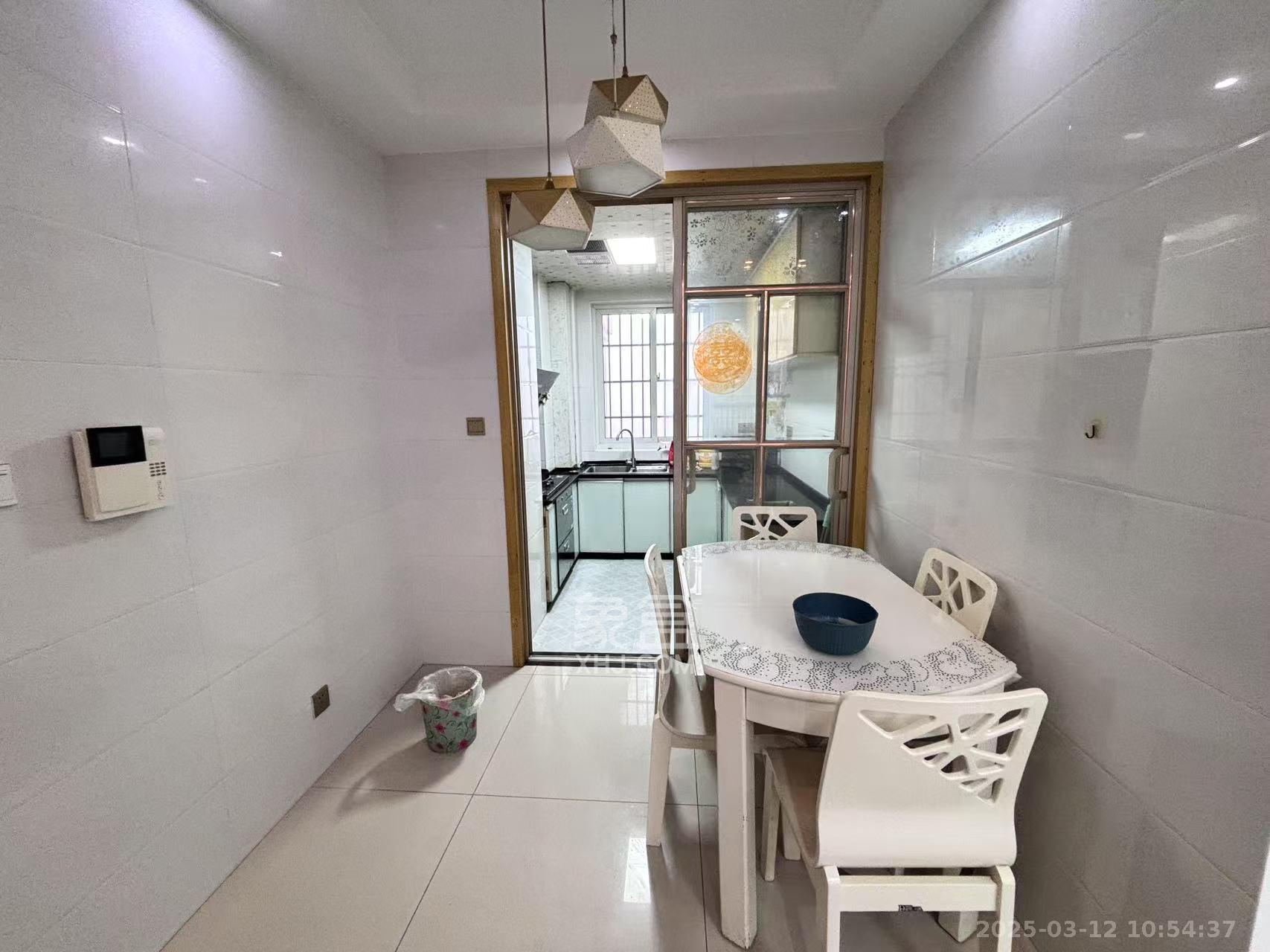 新城国际花都 3室2厅1卫 1700.0元/月 新城国际花都 3室2厅1卫 1700.0元/月室内图