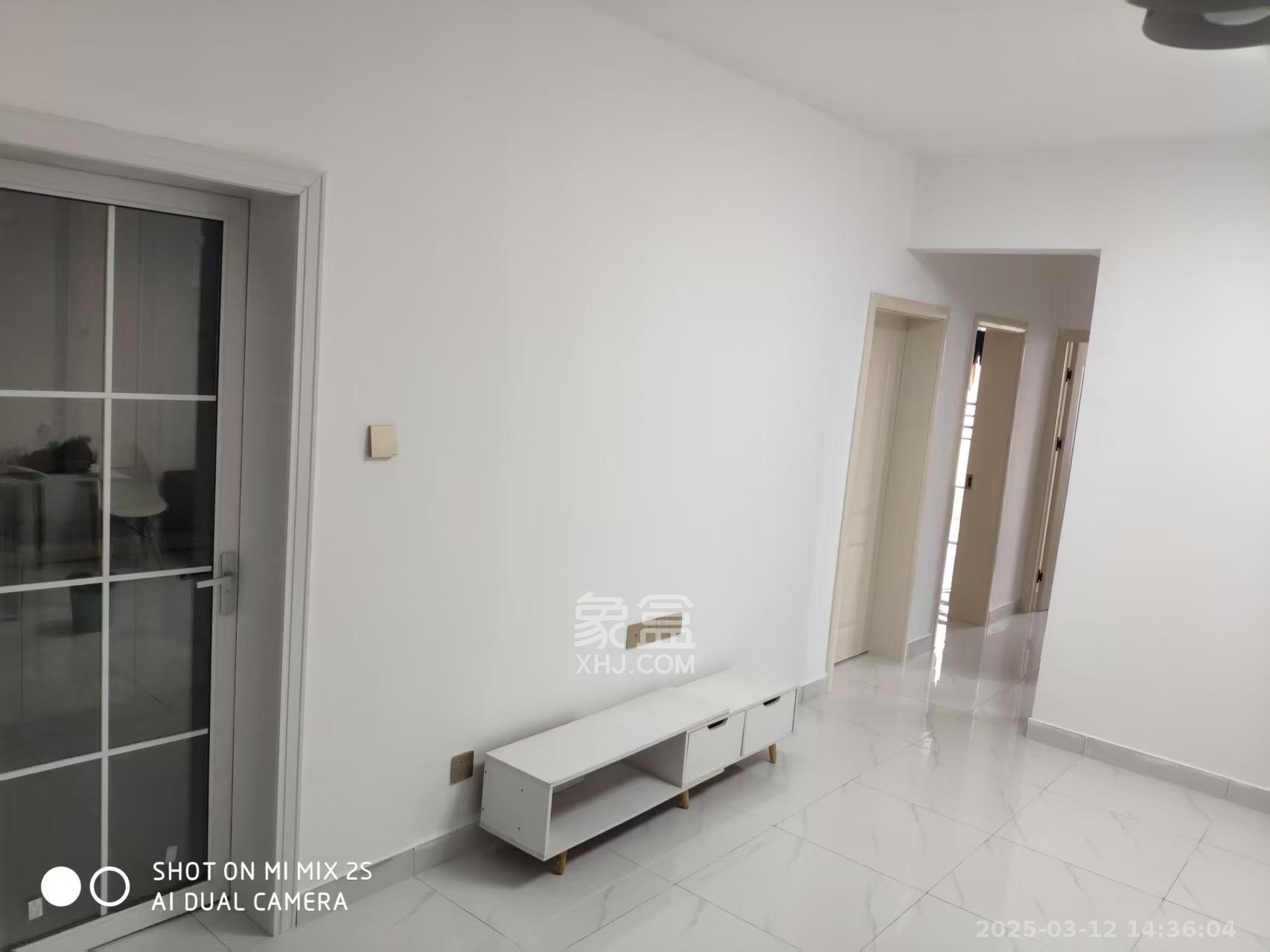 绿地海外滩一期 1室2厅1卫 700.0元/月 绿地海外滩一期 1室2厅1卫 700.0元/月室内图