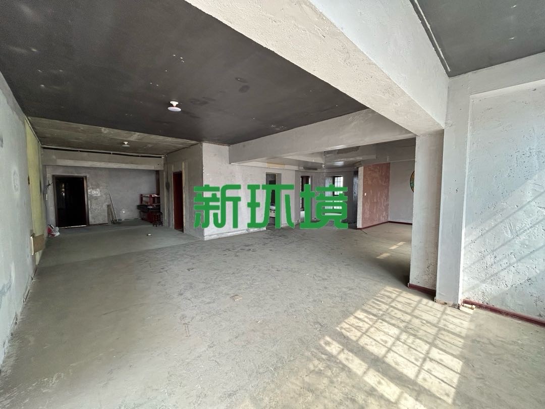 逸臣广场  4室2厅2卫   75.00万客厅