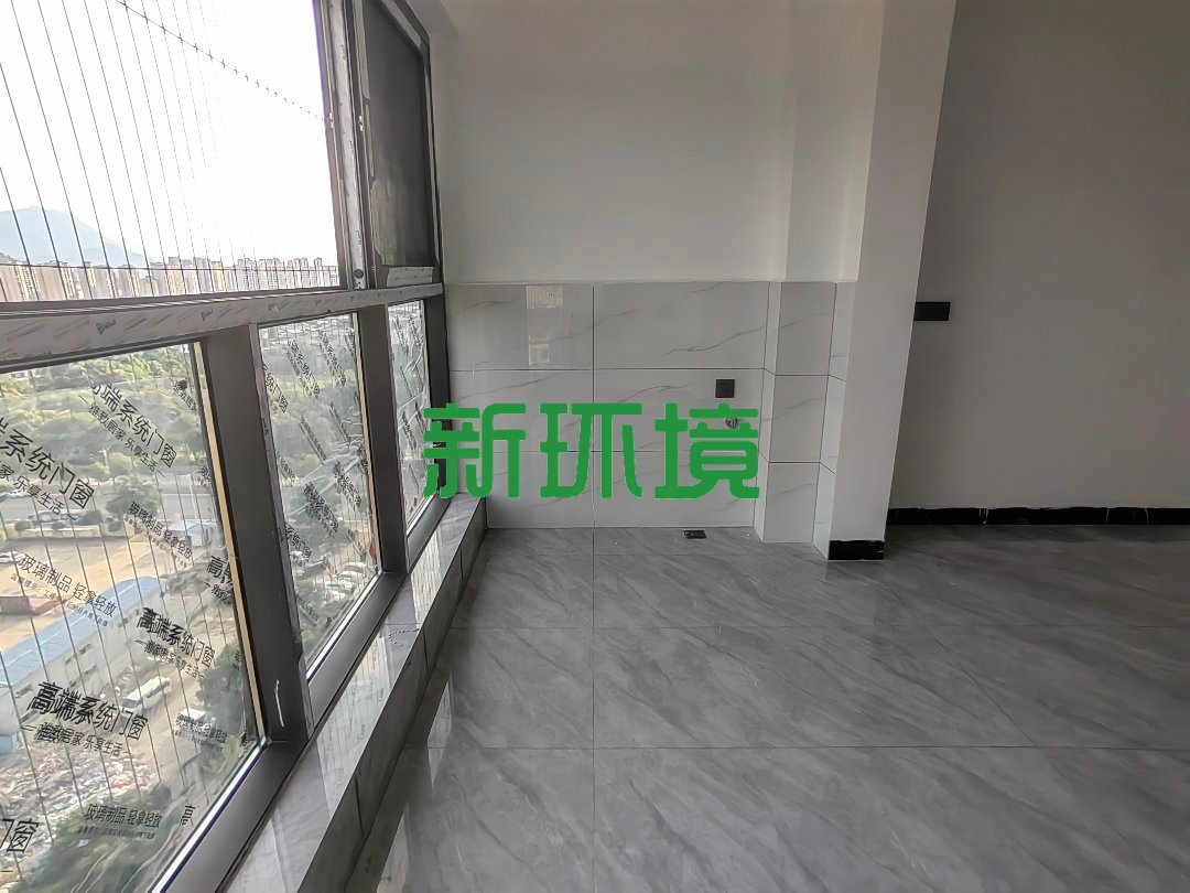 中天鹭鸶湾龙庭二期  4室2厅2卫   85.00万客厅