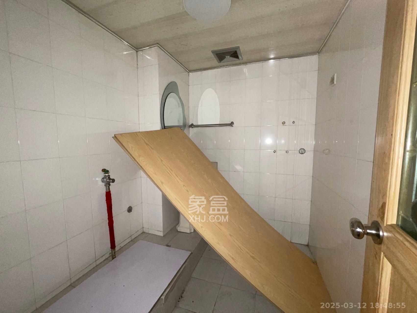 天心丽城  4室2厅2卫   2600.00元/月室内图
