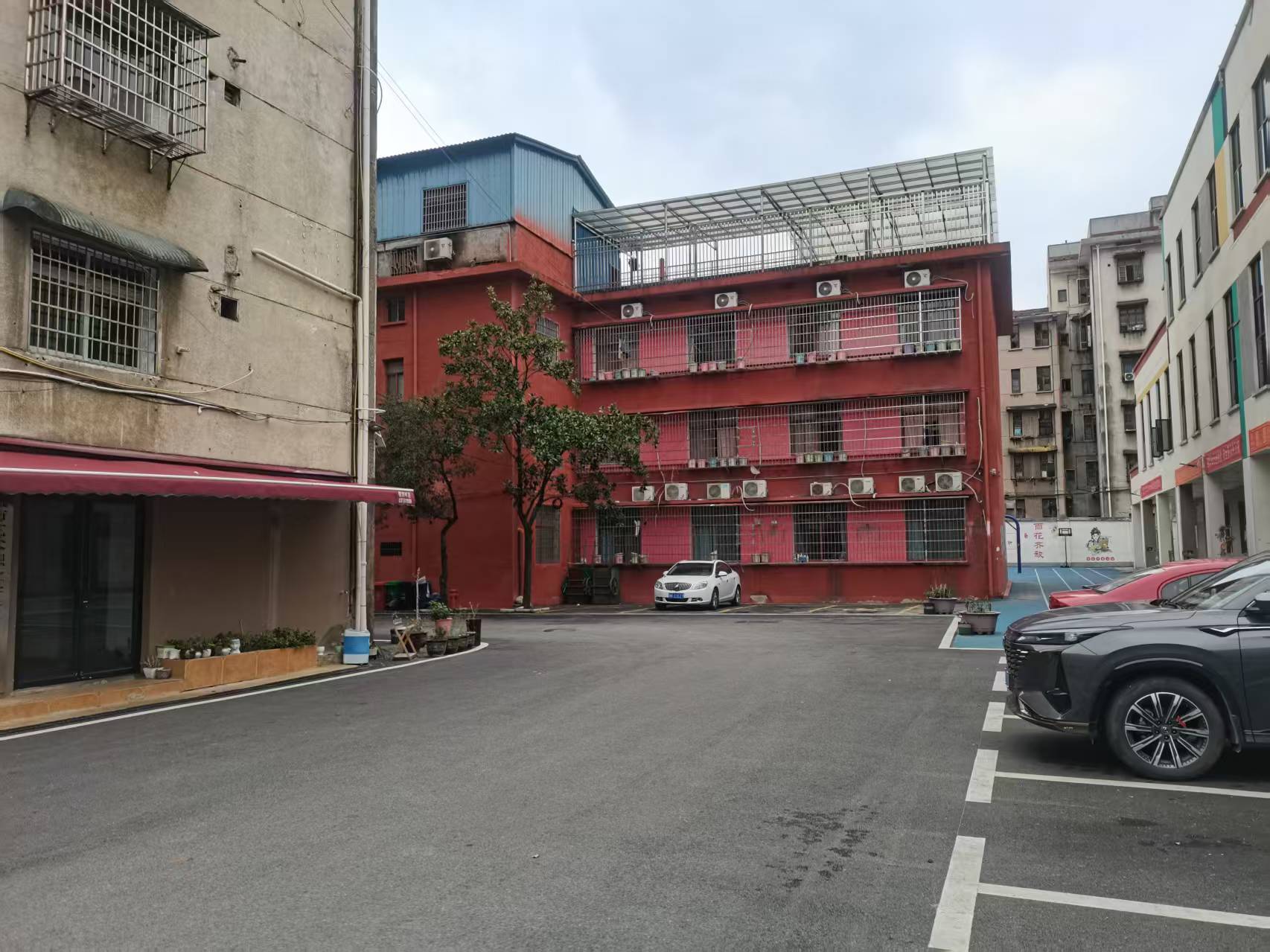 娄星区散盘 3室2厅1卫 28.0万 娄星区散盘 3室2厅1卫 28.0万客厅