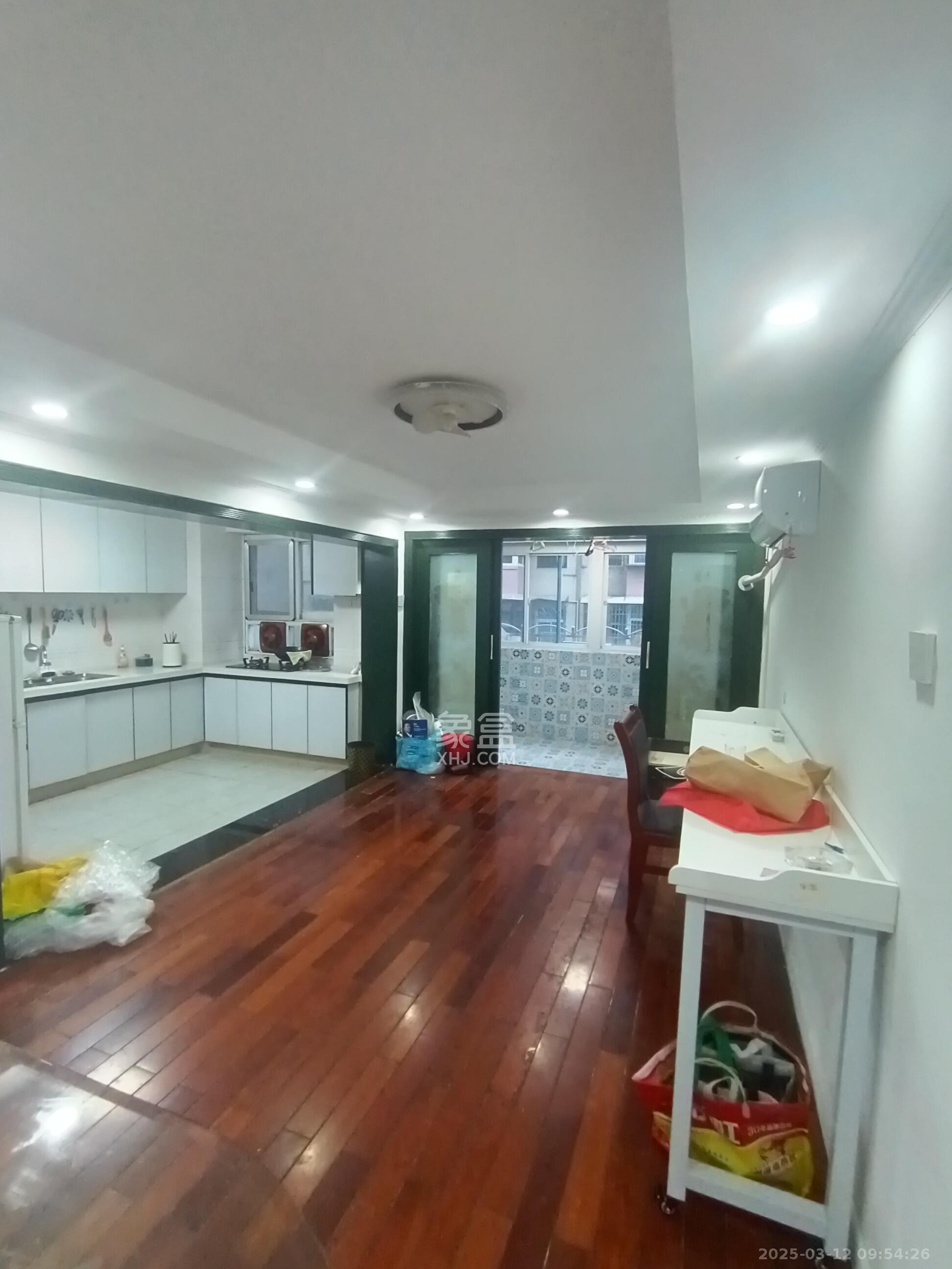 航空母舰 2室1厅1卫 2800.0元/月 航空母舰 2室1厅1卫 2800.0元/月室内图