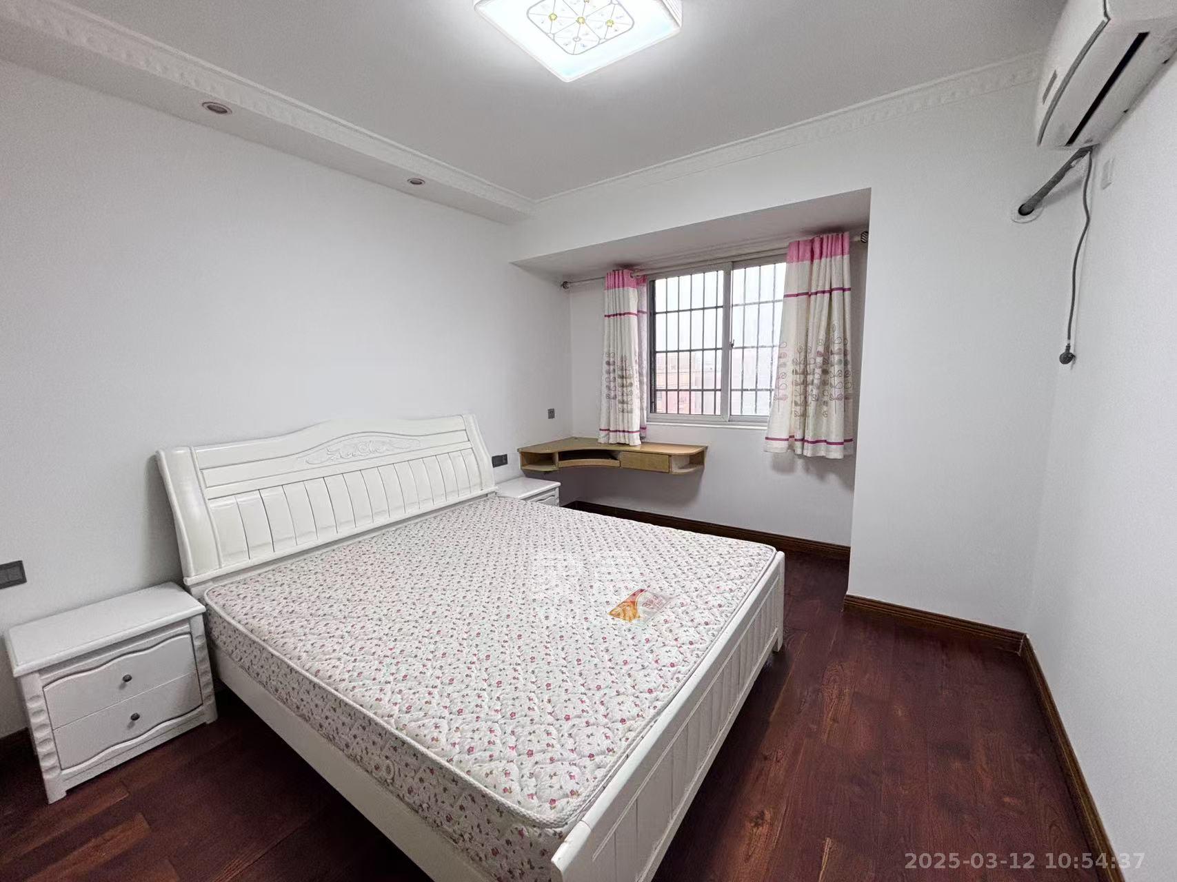 新城国际花都 3室2厅1卫 1700.0元/月 新城国际花都 3室2厅1卫 1700.0元/月室内图