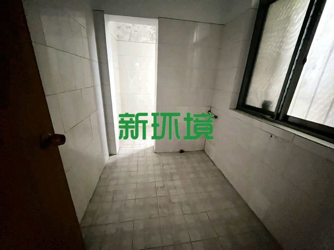 市中心散盘  6室4厅3卫    115.0万 市中心散盘  6室4厅3卫    115.0万客厅