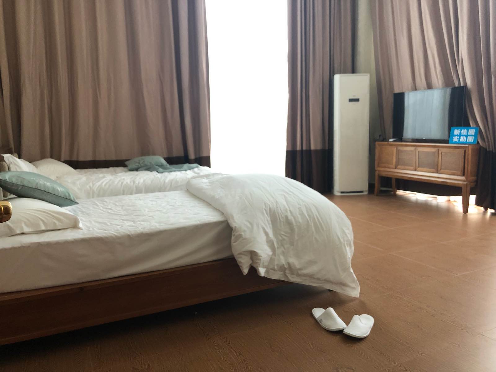 碧桂园  4室2厅4卫   230.00万客厅