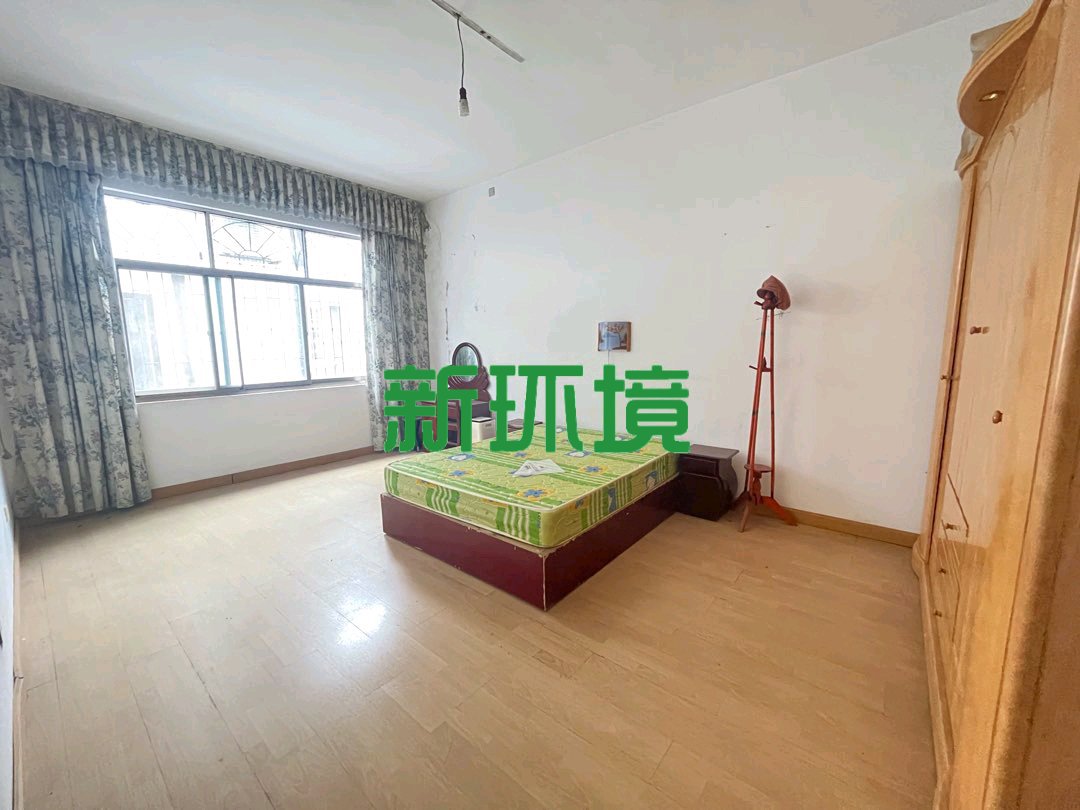 市中心散盘  6室4厅3卫    115.0万 市中心散盘  6室4厅3卫    115.0万客厅